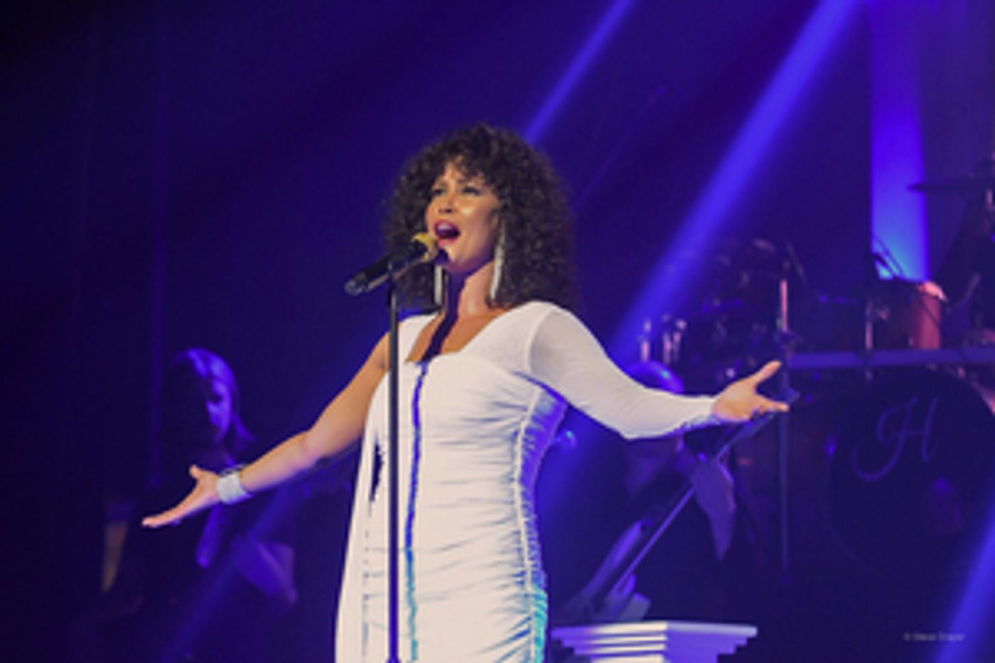 Review: Belinda Davids is Whitney in THE GREATEST LOVE OF ALL: A TRIBUTE TO WHITNEY HUSTON Review: Belinda Davids is Whitney in THE GREATEST LOVE OF ALL: A TRIBUTE TO WHITNEY HUSTON Image
