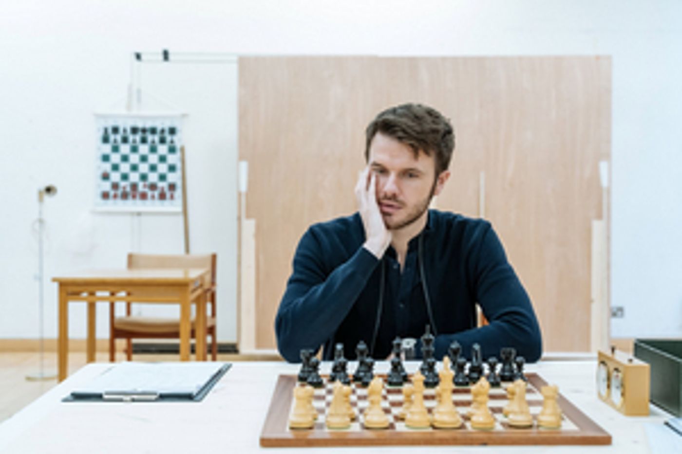 Interview: Ronan Raftery Talks RAVENS: SPASSKY VS. FISCHER at Hampstead Theatre  Image