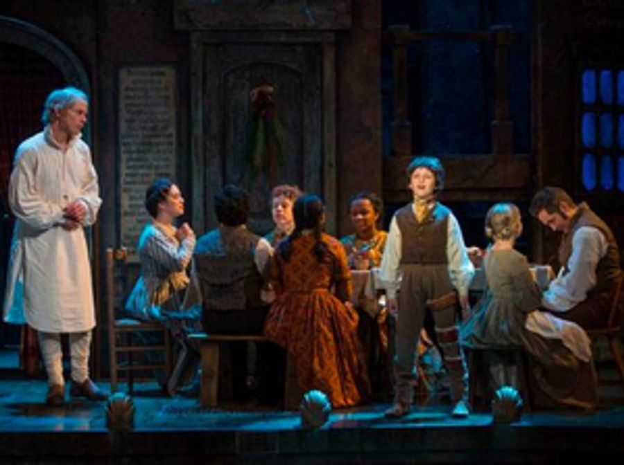 Review Roundup: A CHRISTMAS CAROL Returns to Milwaukee Rep - Read the Reviews! Image