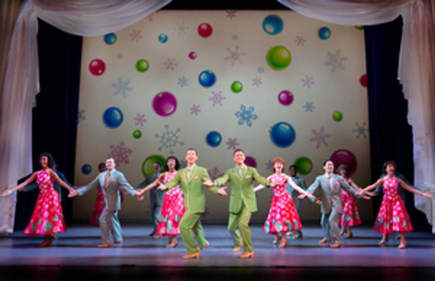Review: WHITE CHRISTMAS National Tour  Image