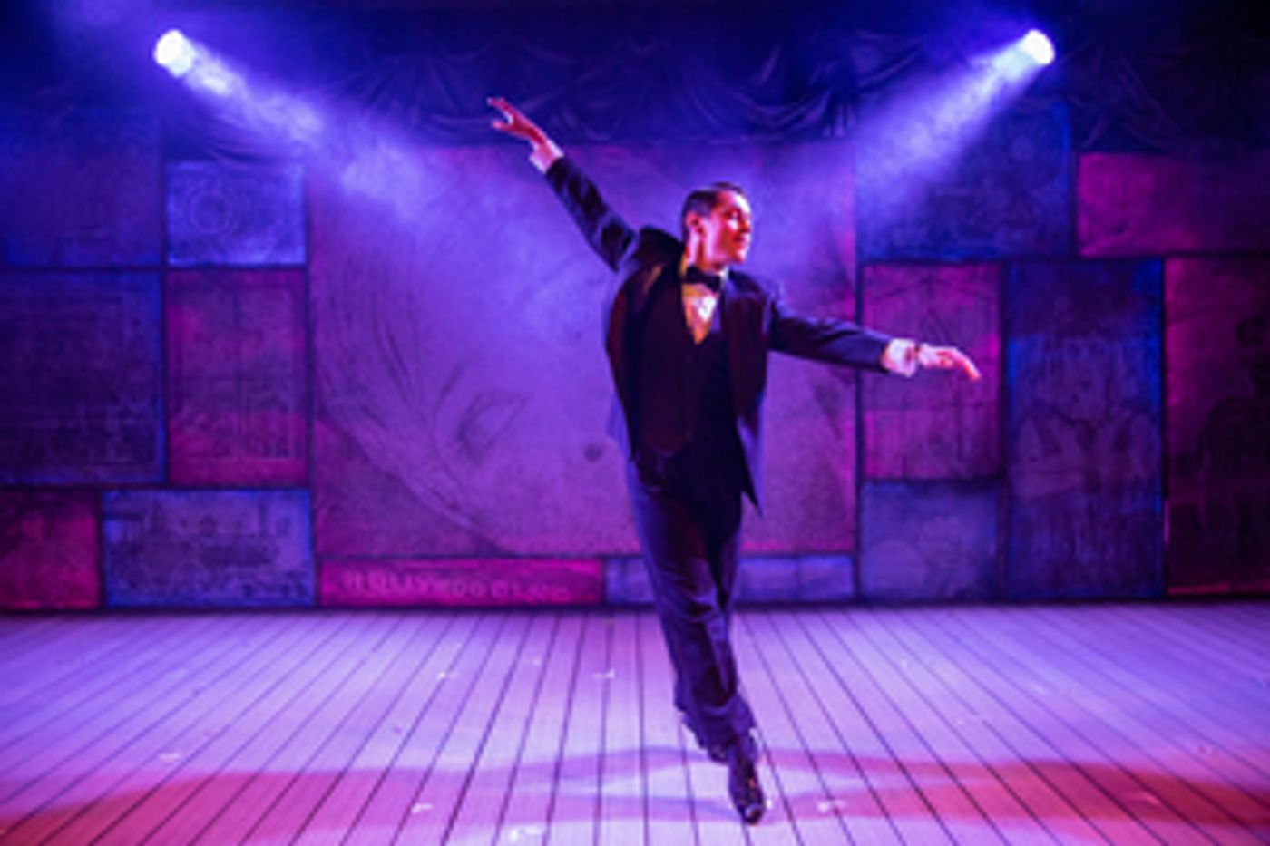 Review: SINGIN' IN THE RAIN, The Mill At Sonning  Image