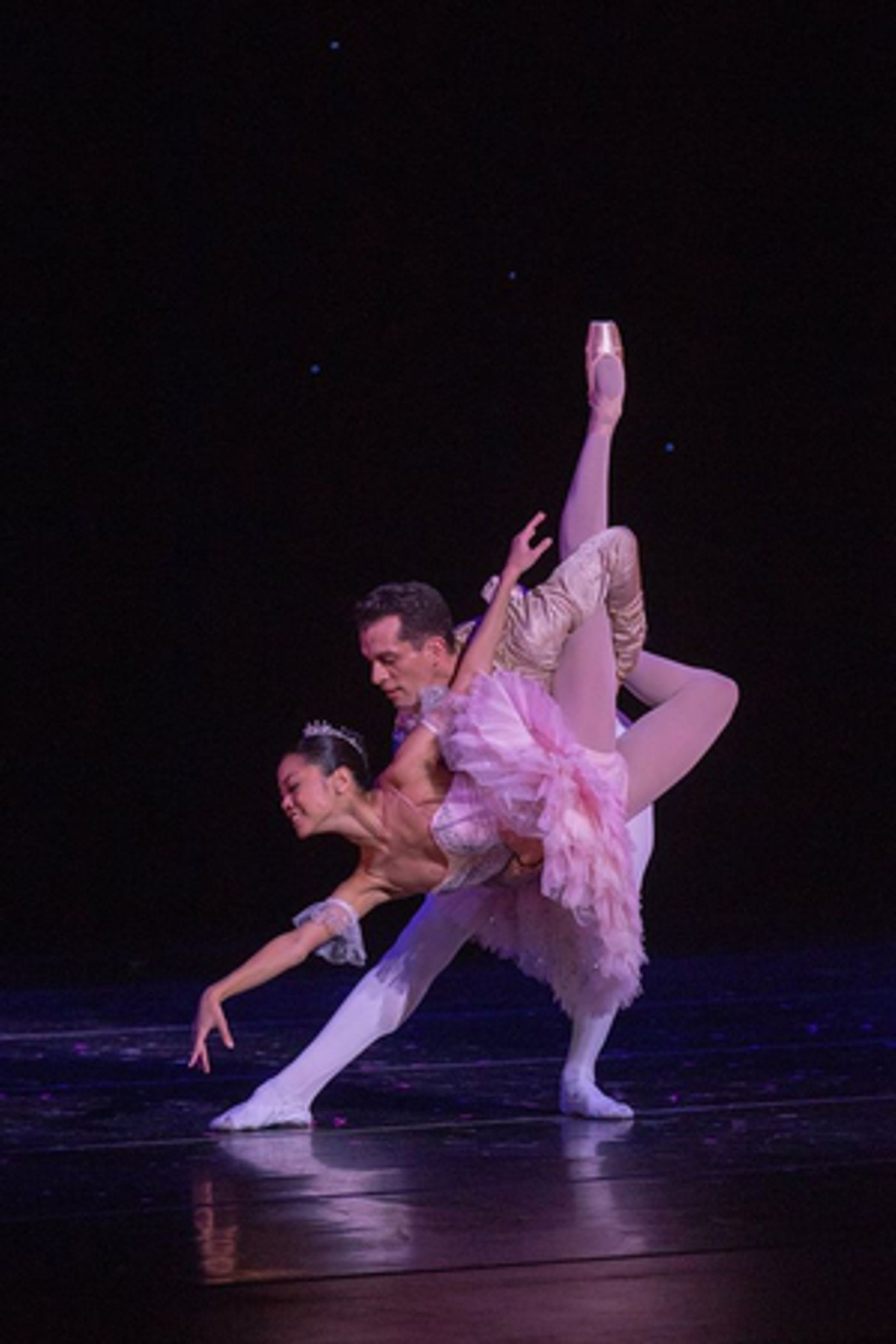 Review: THE NUTCRACKER by Aspen Santa Fe Ballet Welcomes the Holiday Season at The Soraya  Image