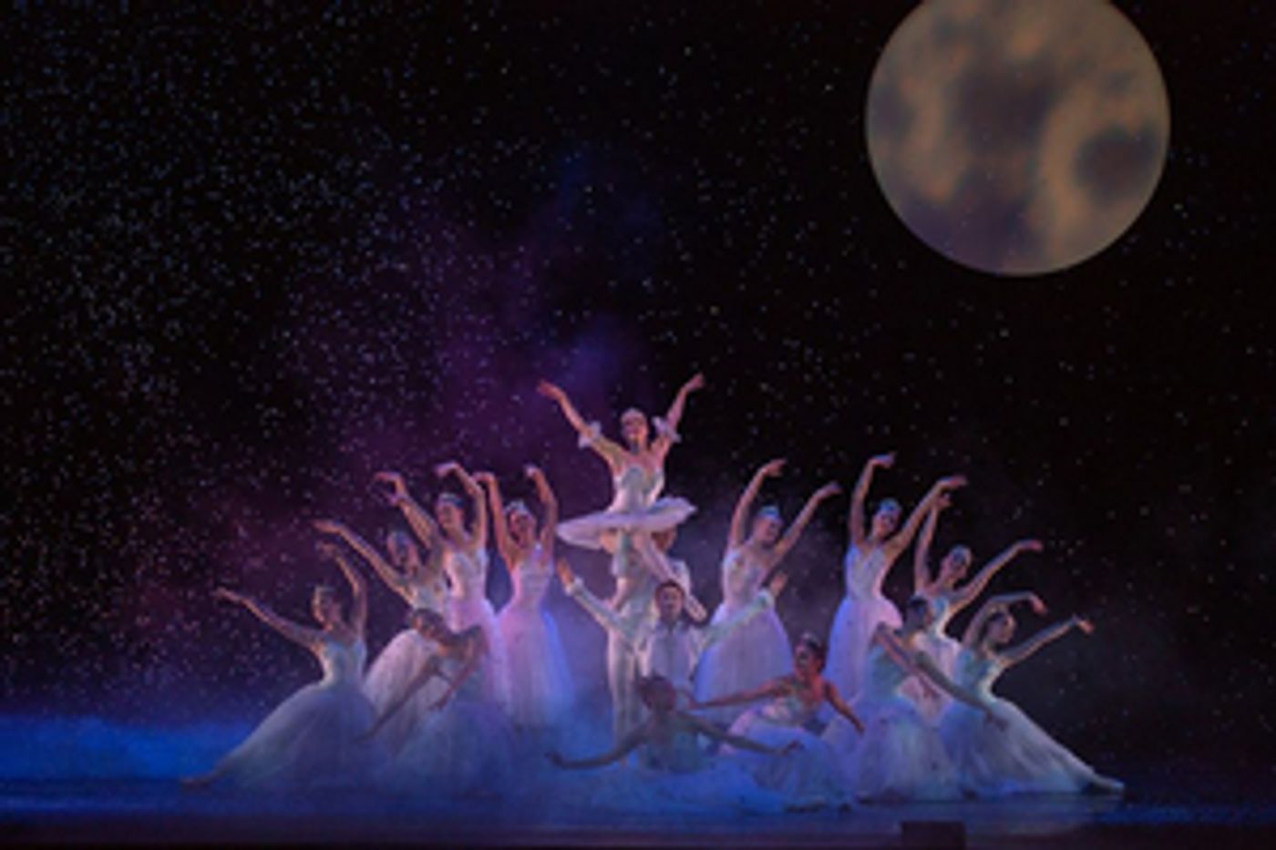 Review: THE NUTCRACKER by Aspen Santa Fe Ballet Welcomes the Holiday Season at The Soraya  Image