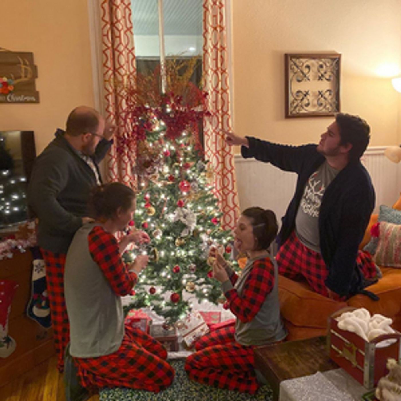 Review: Firecracker Productions' ALL THROUGH THE HOUSE Is Not the 'Night Before Christmas' You Expect  Image