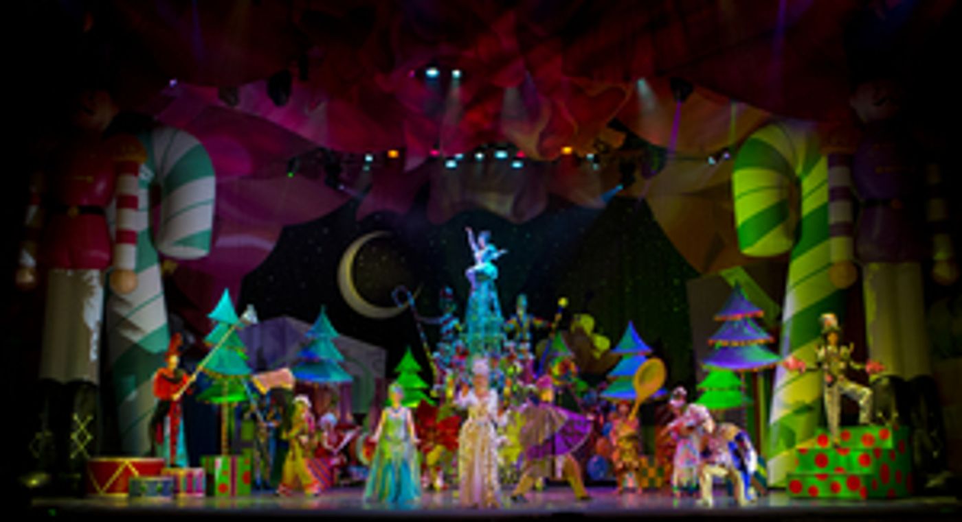 CIRQUE DREAMS HOLIDAZE Lights Up the Anchorage Holiday Season  Image