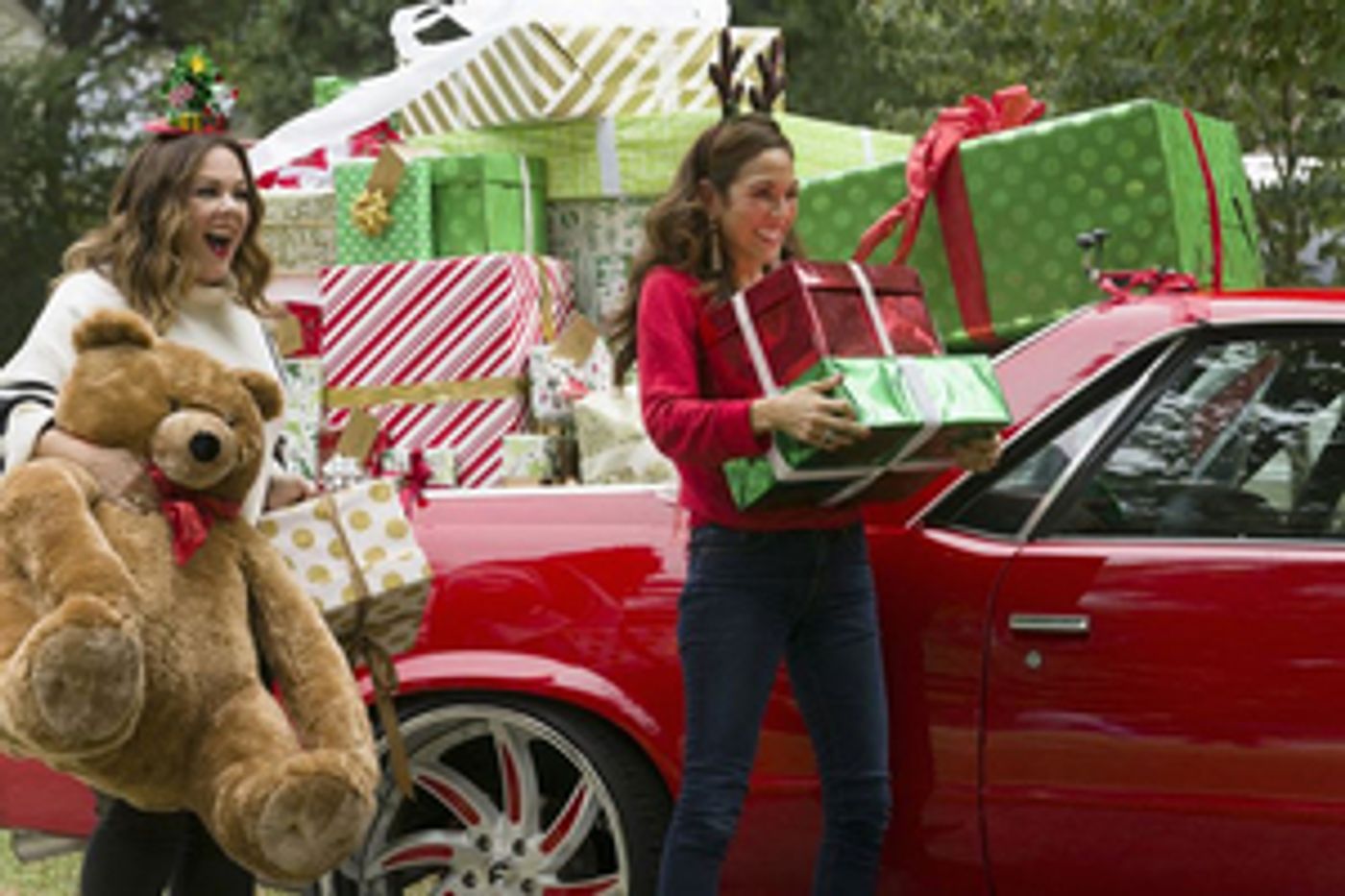 ELLEN'S GREATEST NIGHT OF GIVEAWAYS Airs Tomorrow Night  Image