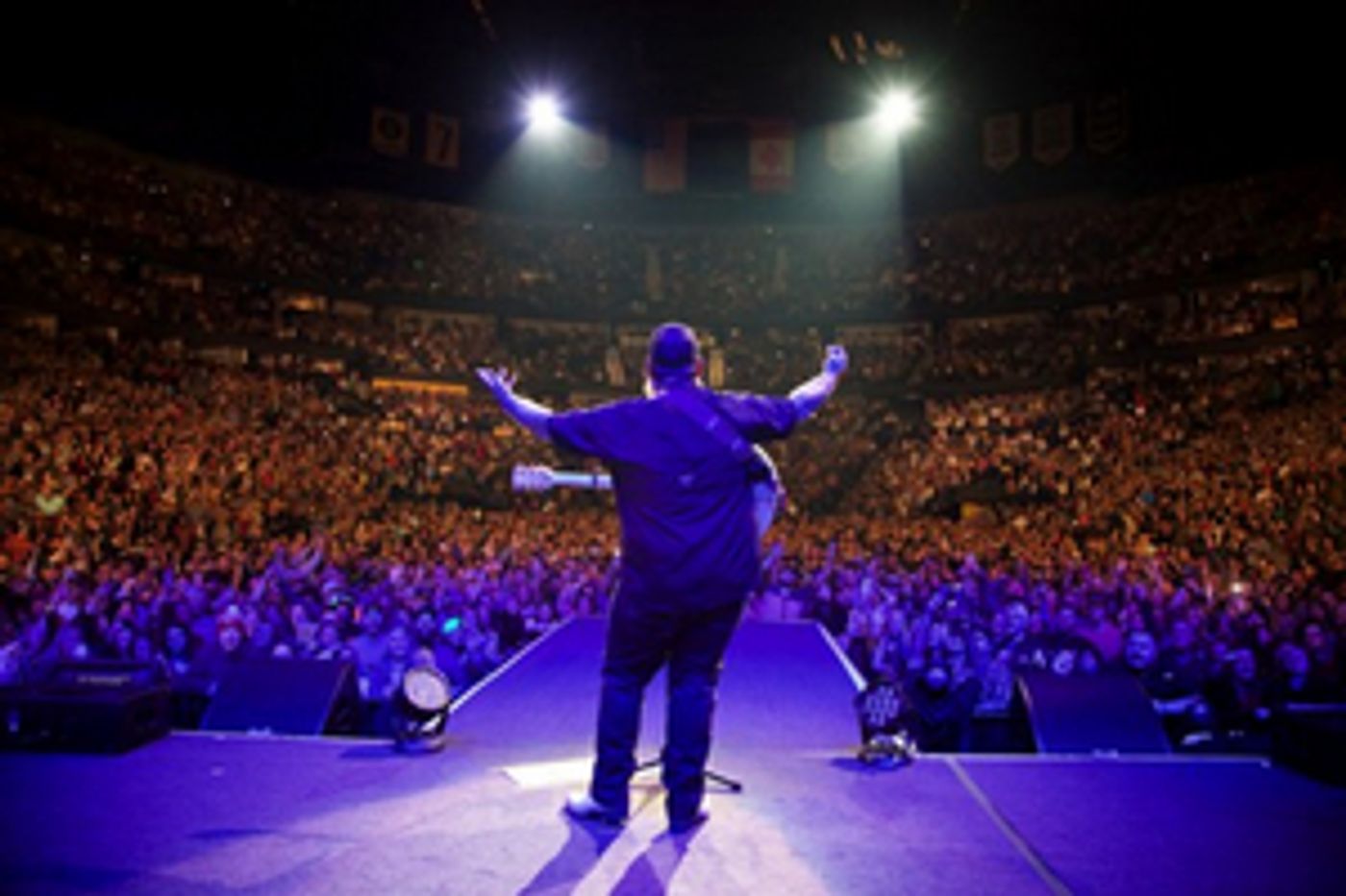Luke Combs Wraps 2019 Tour with Two Sold-Out Shows at Nashville's Bridgestone Arena  Image