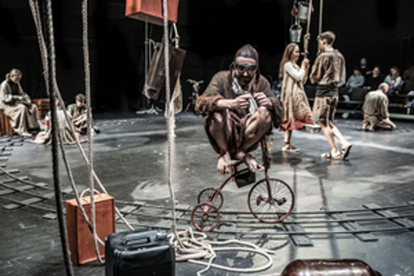 Review: THE QUEEN WILL ARRIVE TOMORROW at Teatr Wspolczesny Wroclaw Review: THE QUEEN WILL ARRIVE TOMORROW at Teatr Wspolczesny Wroclaw Image