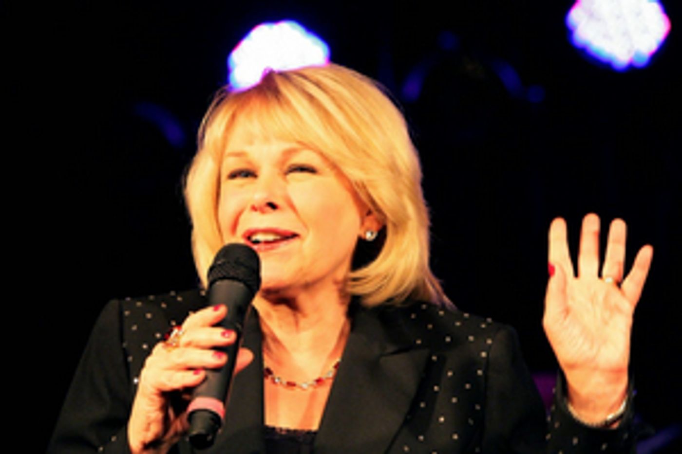 Review: Ilene Graff Brings Christmas Cheer to Feinstein's  Image