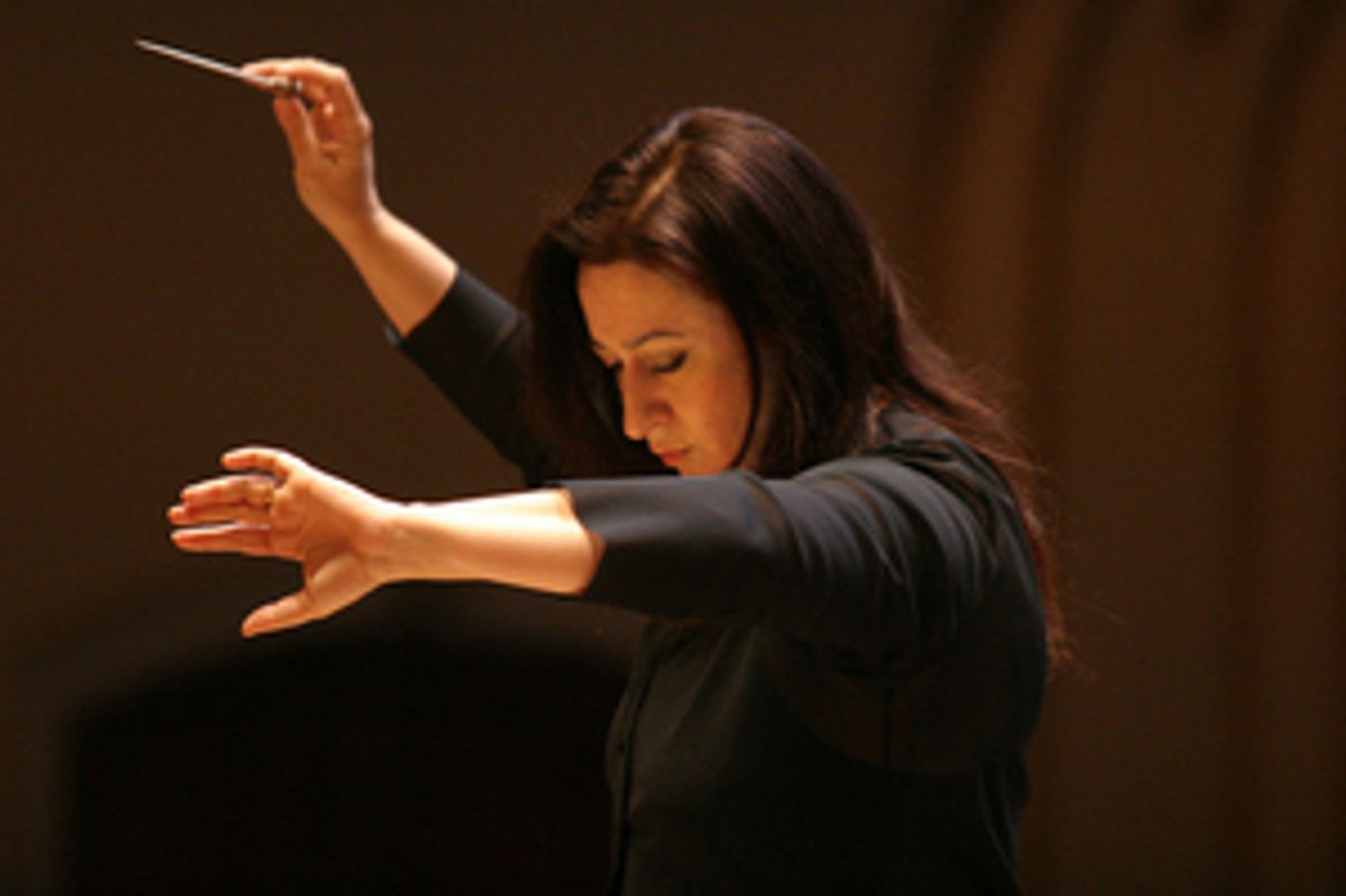 Simone Young to Return to the New York Philharmonic to Conduct, with Alban Gerhardt as Soloist Simone Young to Return to the New York Philharmonic to Conduct, with Alban Gerhardt as Soloist Image