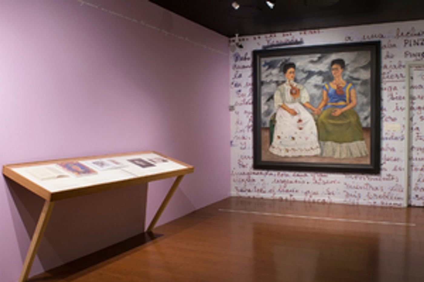 En el Museo de Arte Moderno permanece en exhibición Las dos Fridas. Historia de dos ciudades En el Museo de Arte Moderno permanece en exhibición Las dos Fridas. Historia de dos ciudades Image