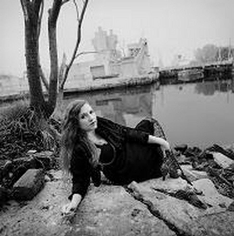 Jolie Holland to Re-Release Studio Debut Image