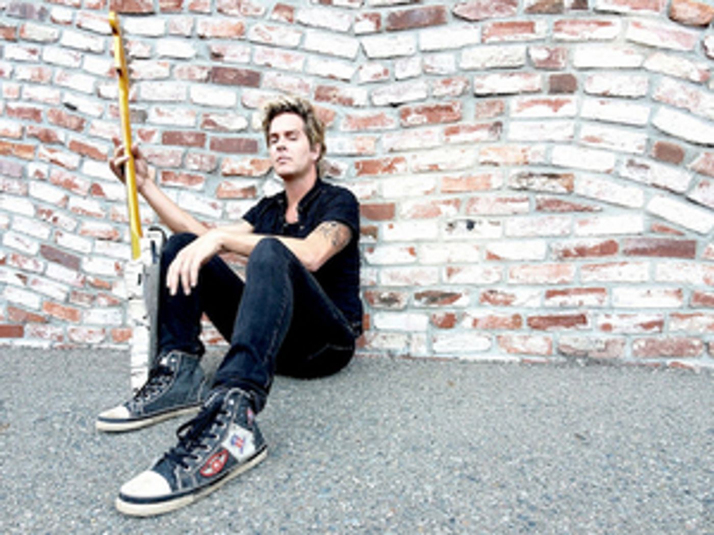 Bray & the Dens to Release New Album STINGRAY Bray & the Dens to Release New Album STINGRAY Image