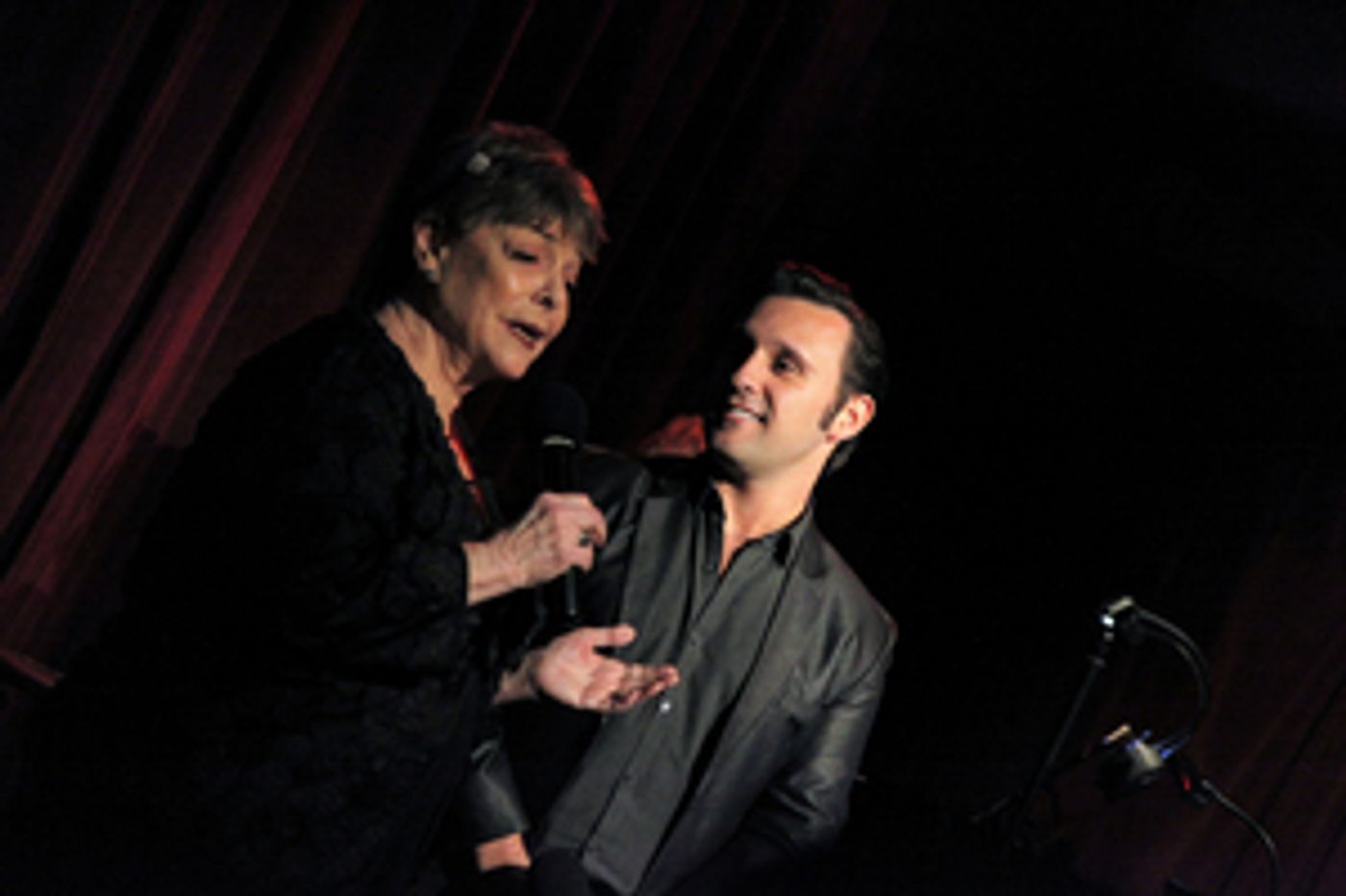 Review: SANDY STEWART, NICOLAS KING AND MIKE RENZI Light Up The Beach Cafe With Their Brilliance  Image