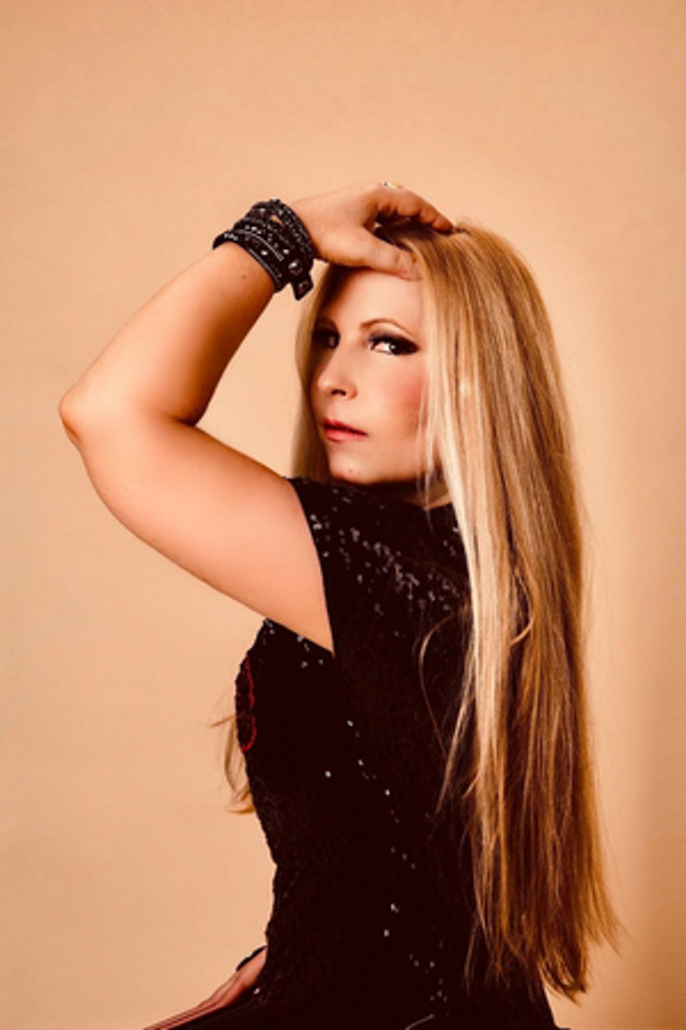 Karine Hannah to Make Her Debut at The Green Room 42 with GUILTY PLEASURES  Image