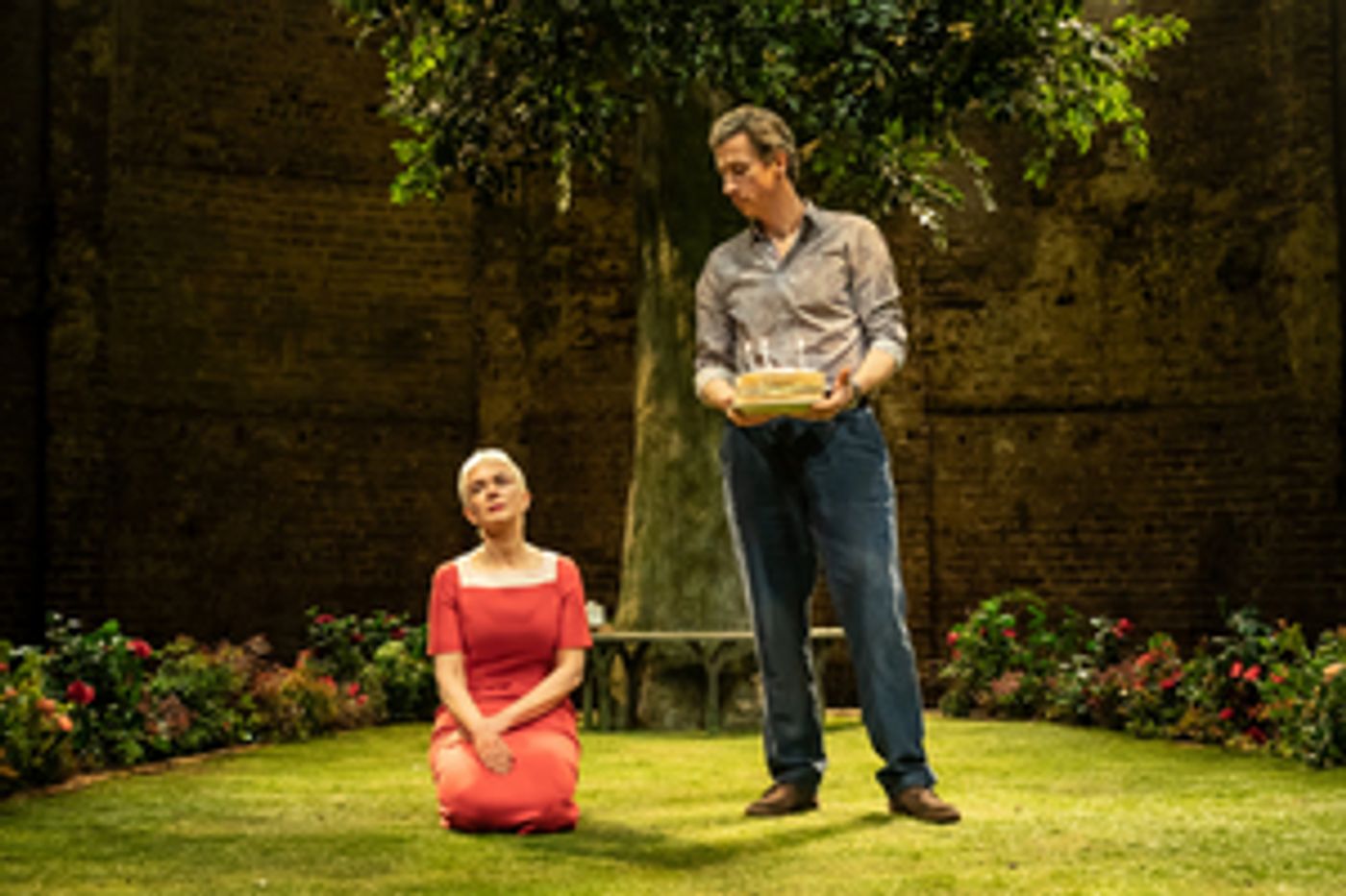 Review: ALBION, Almeida Theatre  Image