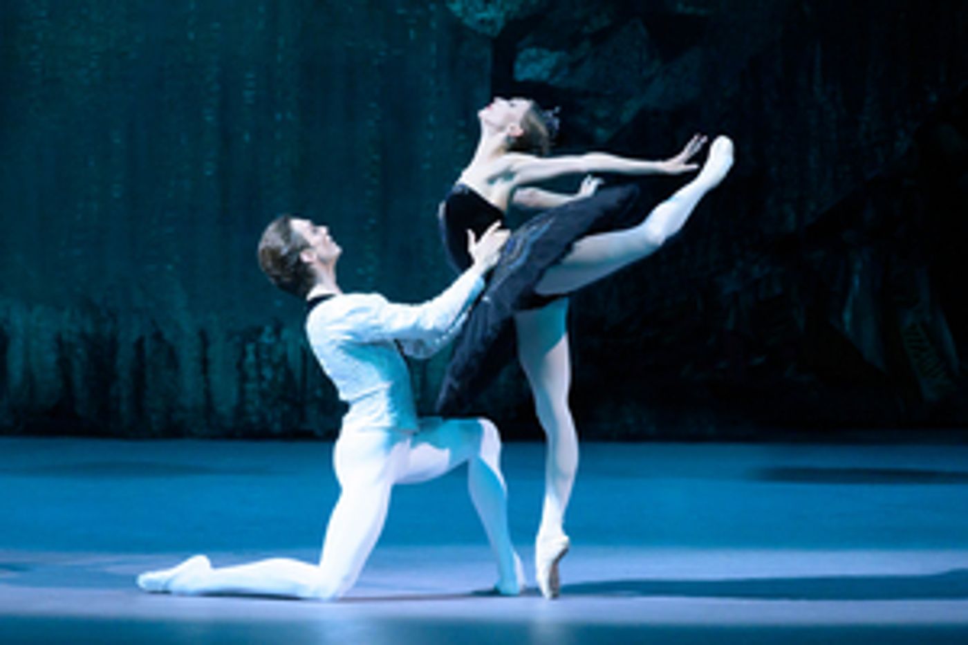 Review: SWAN LAKE, Bolshoi Ballet in Cinema  Image