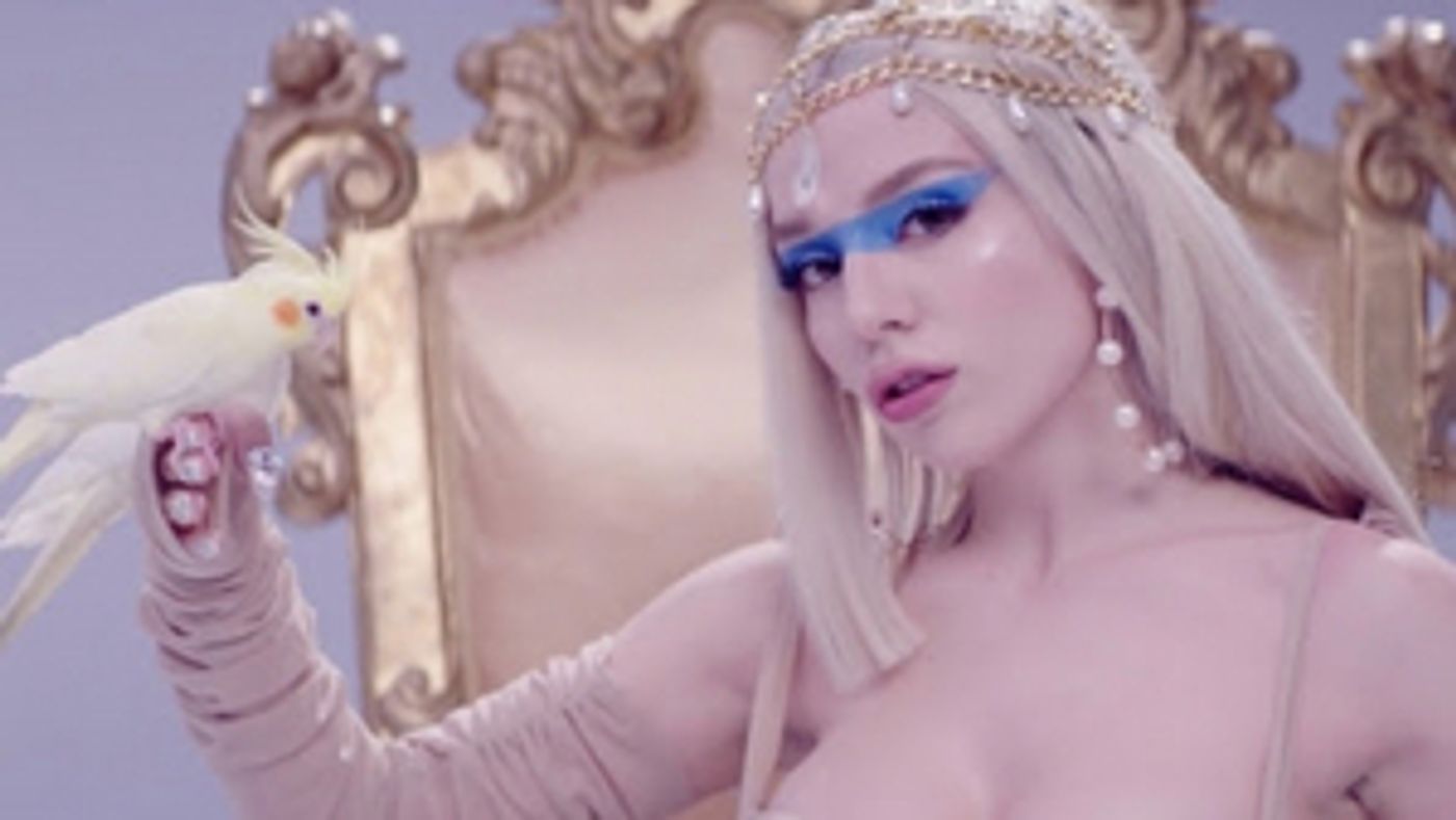  Ava Max Releases 'Kings & Queens' Video  Image
