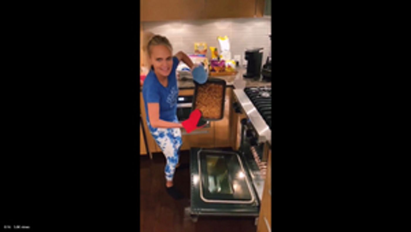 -20010101 VIDEO: Kristin Chenoweth Sings Dolly Parton While Baking 'Hello Dollies'! Image