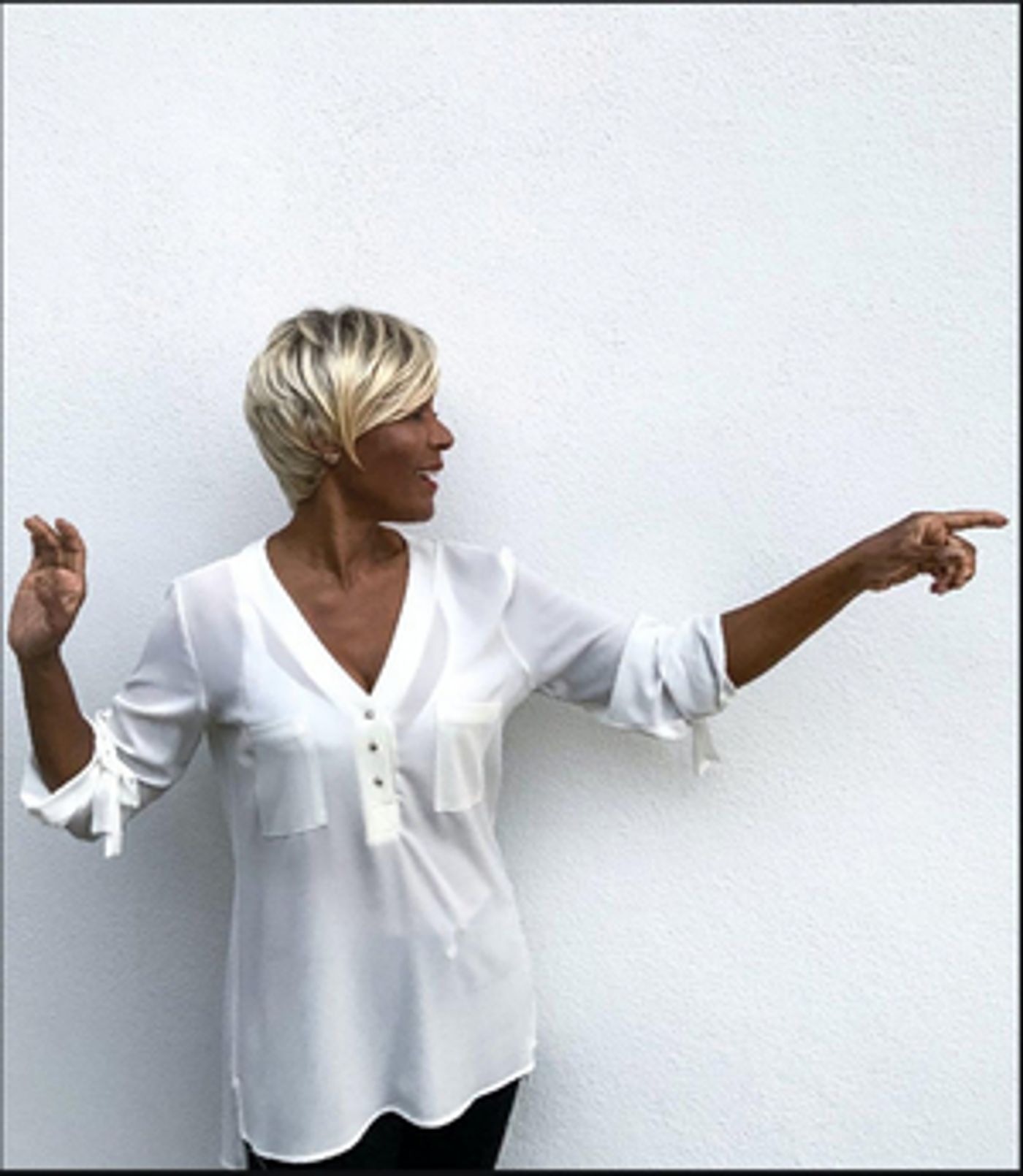 Interview: AMII STEWART -  #RIEMPIAMOILSILENZIO, Progetto di solidarietà  Image