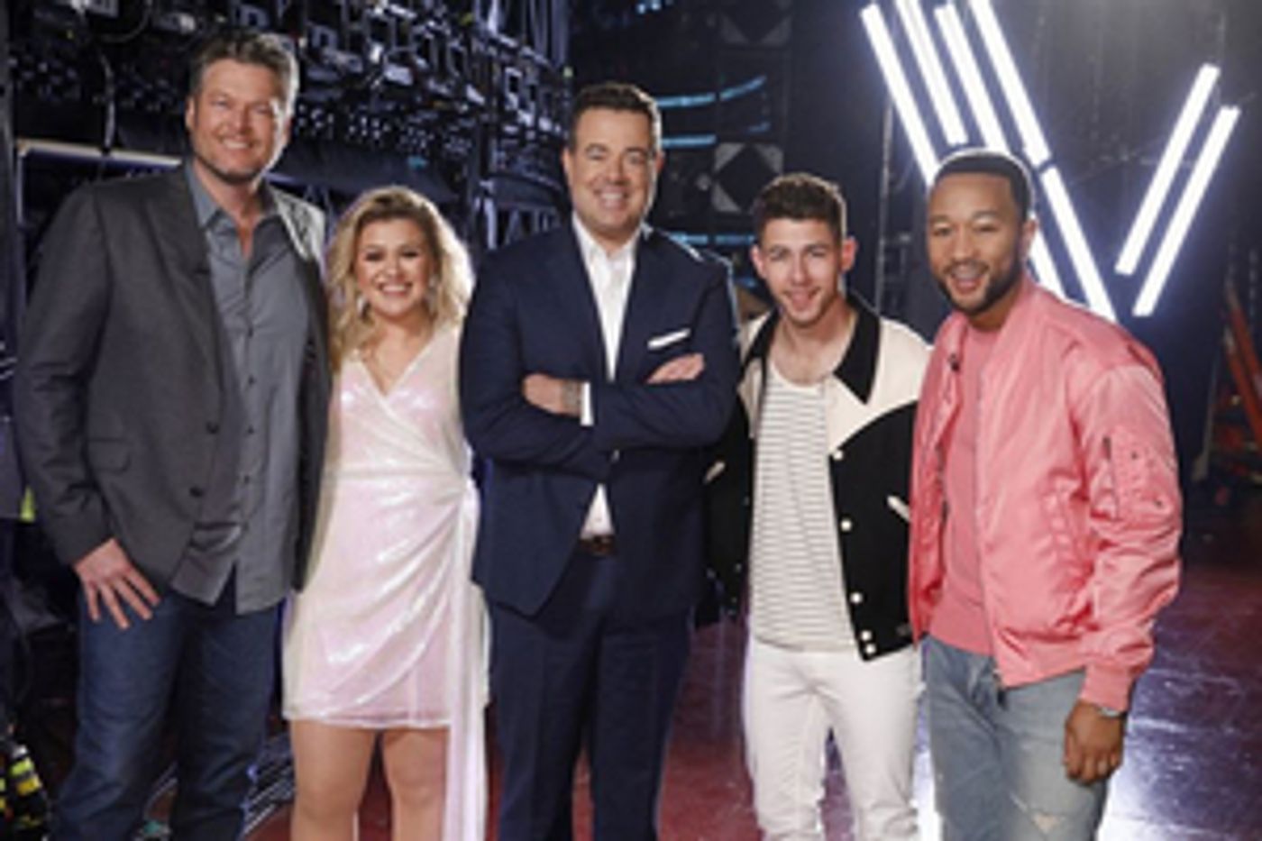 THE VOICE To Broadcast First-Ever Remote Live Shows With Carson Daly Hosting From Stage  Image