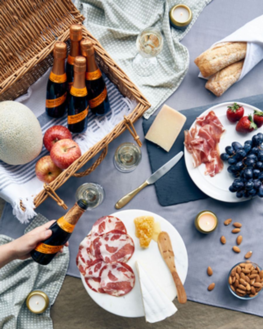 MIONETTO – Cheers to Warm Weather and Good Times Image