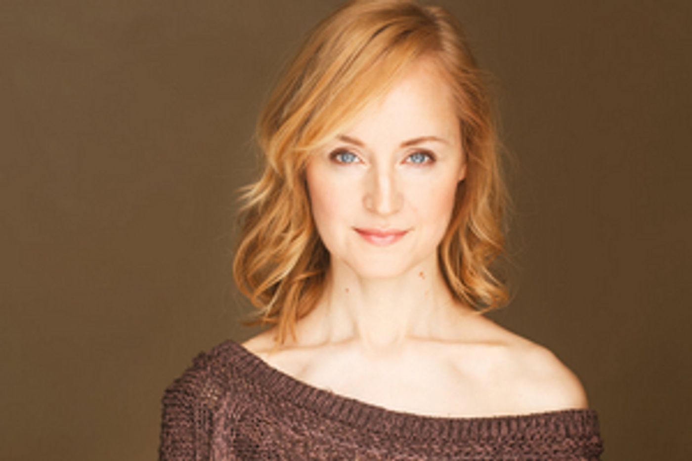 BWW Exclusive: Quarantine Qs with DIANA's Erin Davie  Image