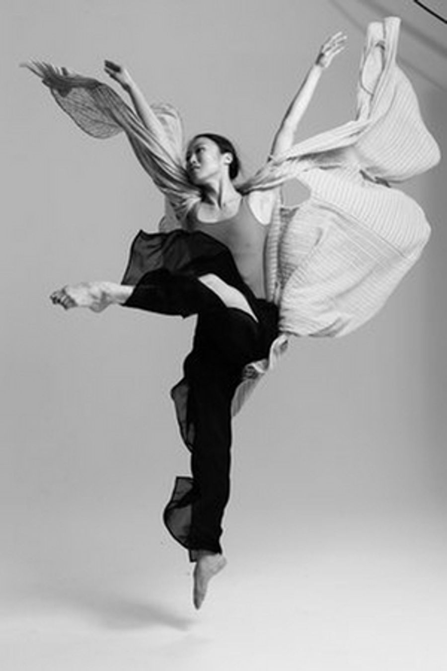 Nai-Ni Chen Dance Company Offers Free Online Company Class This Week 6/1-6/5  Image
