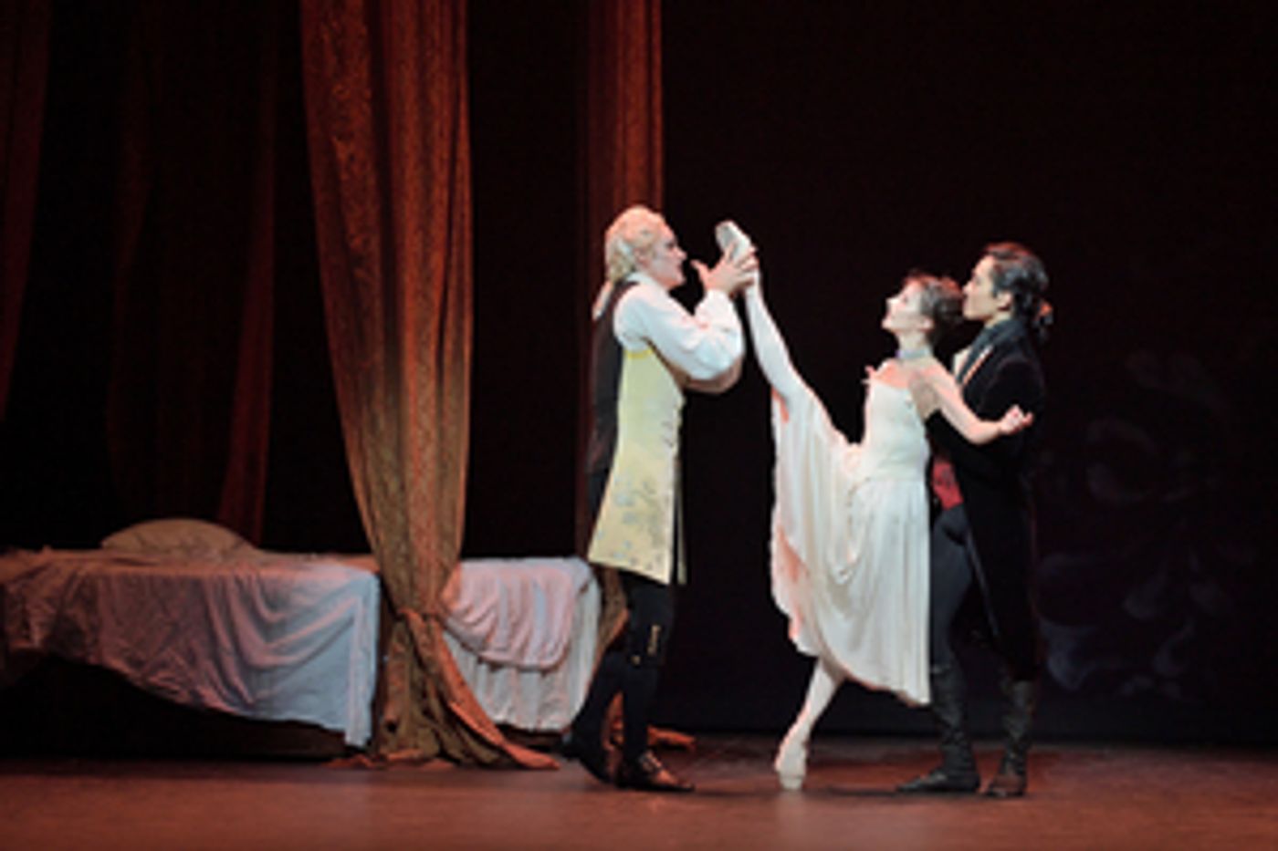 Review: MANON, Manchester Opera House  Image