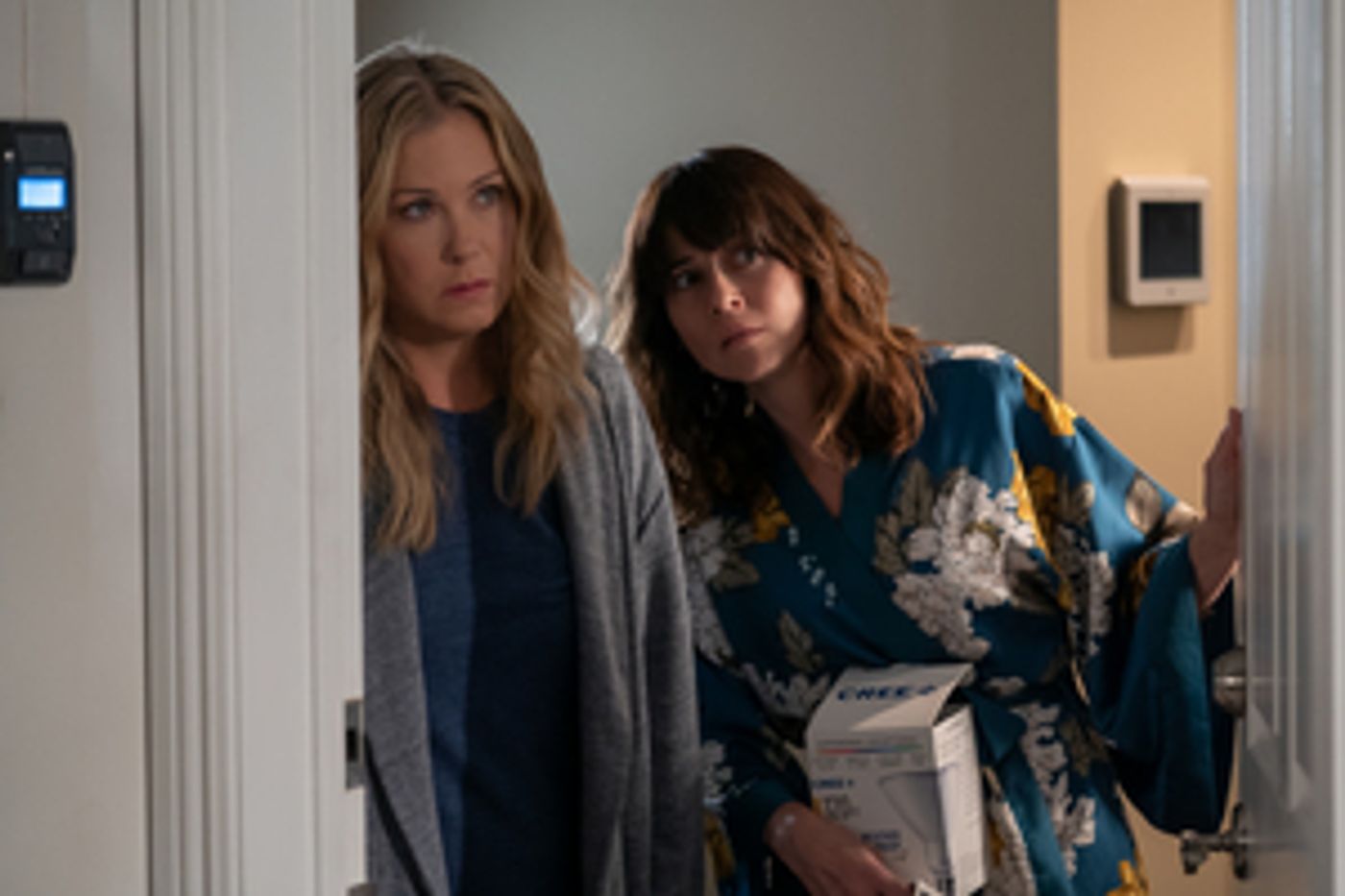DEAD TO ME to Return For Third and Final Season on Netflix DEAD TO ME to Return For Third and Final Season on Netflix Image