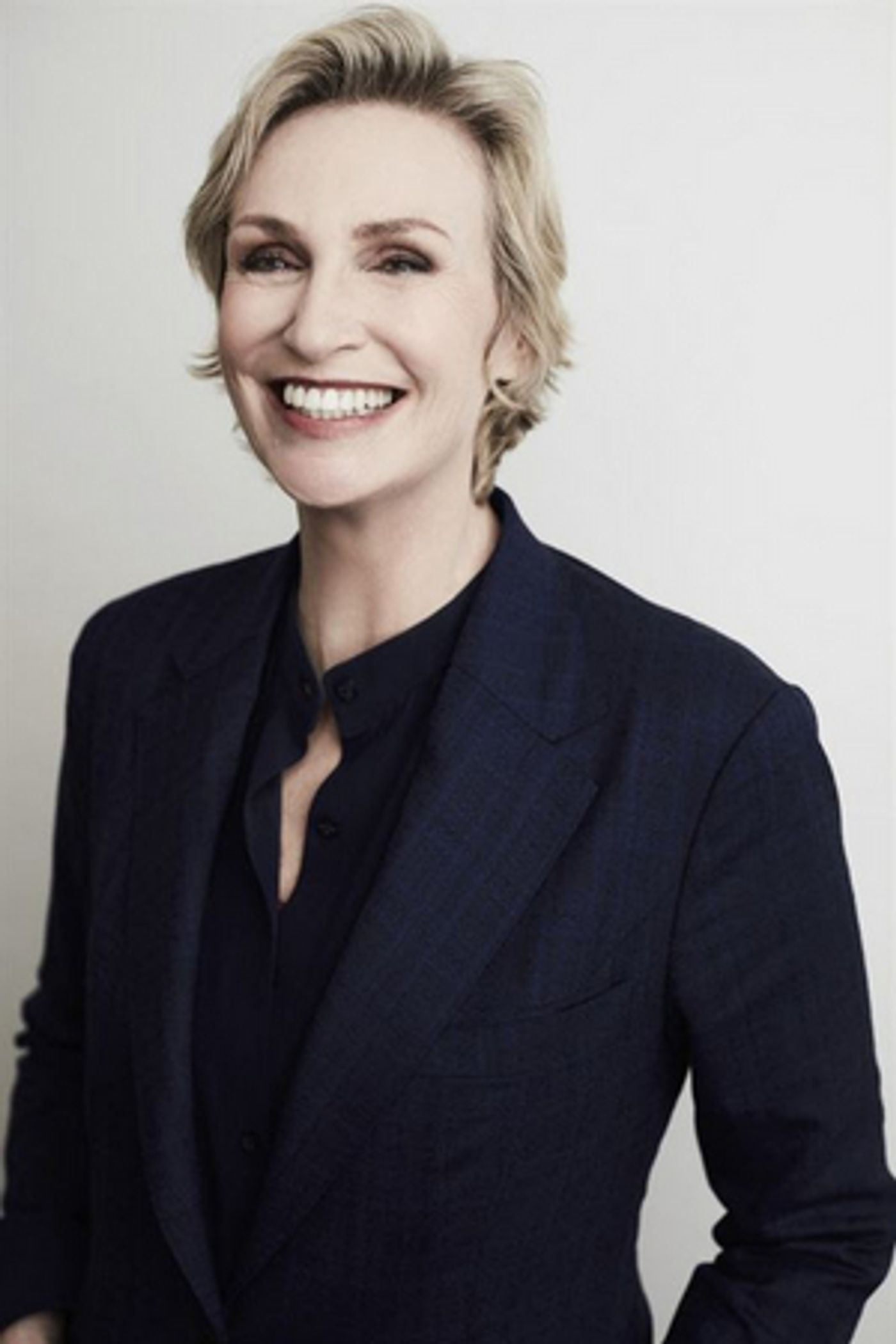Game Show WEAKEST LINK Returns To NBC With Jane Lynch As Host  Image