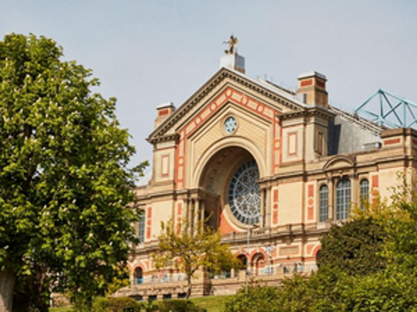 English National Opera Will Present a Drive-In Production of LA BOHEME English National Opera Will Present a Drive-In Production of LA BOHEME Image