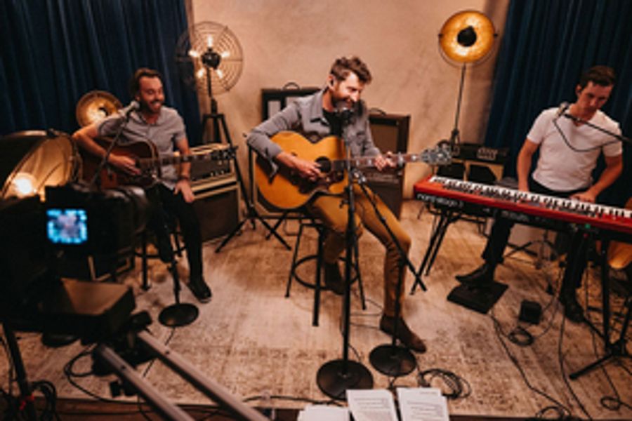 The Chicago Theatre And Chase Partner on Virtual Chase Sound Check with Brett Eldredge Image