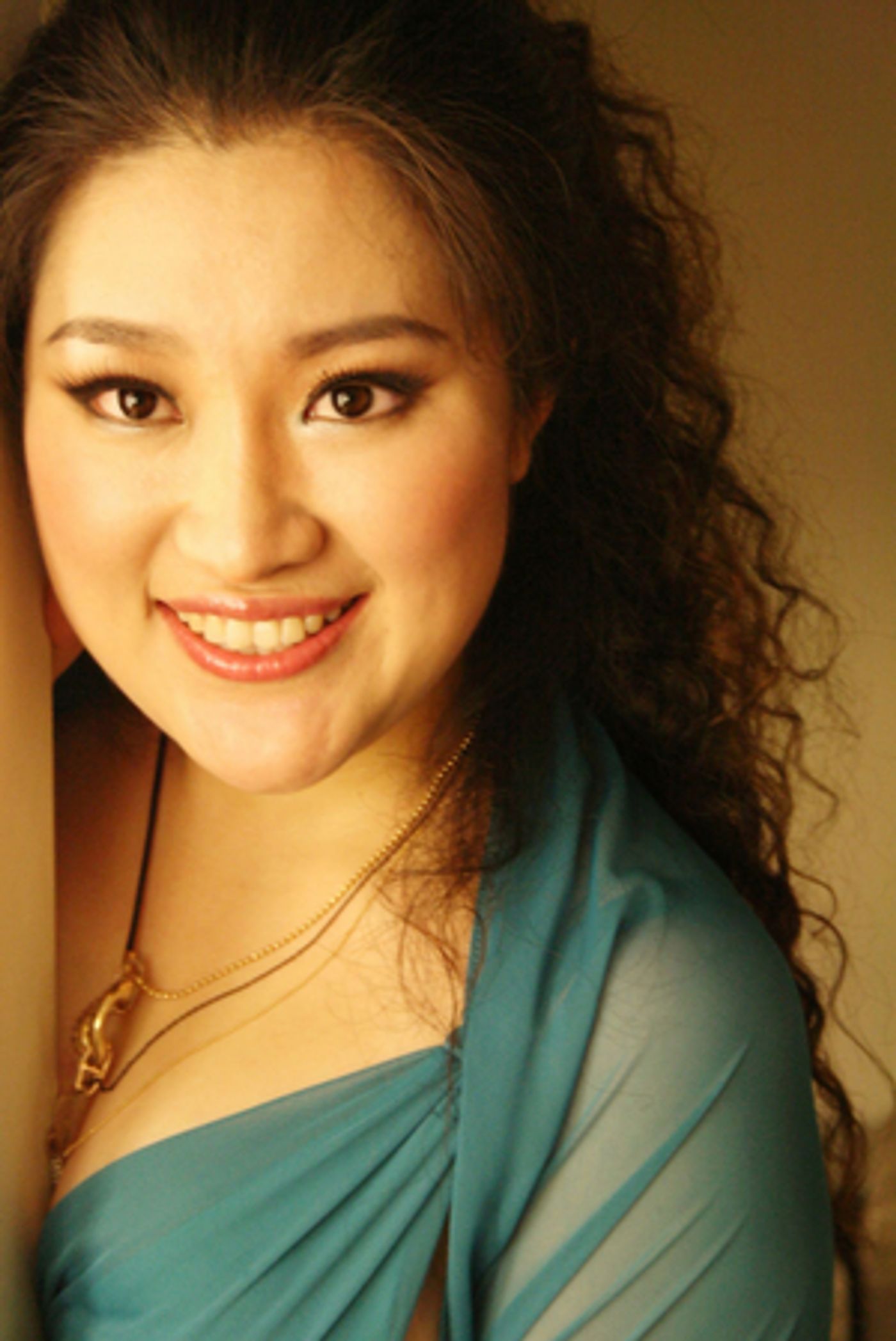 Feature: ONLINE OPERA/SONG AUGUST 1 - 8 at Home Computer Screens  Image