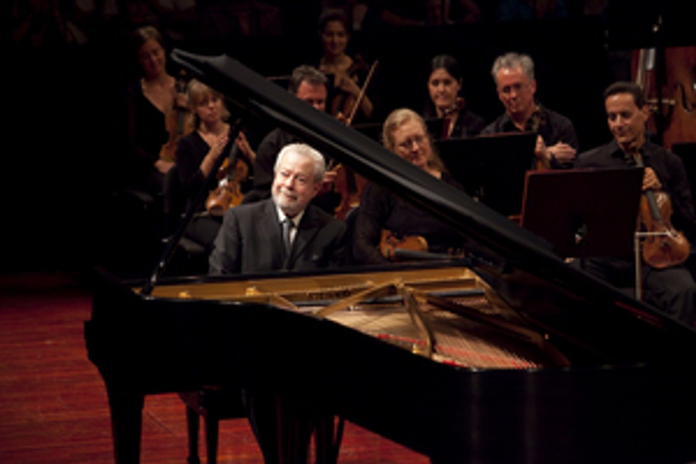 WQXR and Lincoln Center Announce MOSTLY MOZART FESTIVAL ON WQXR WQXR and Lincoln Center Announce MOSTLY MOZART FESTIVAL ON WQXR Image