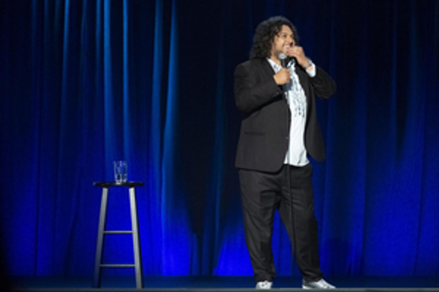 Netflix Announces The Simultaneous Debut Of Felipe Esparza's First Netflix Original Comedy Specials  Image