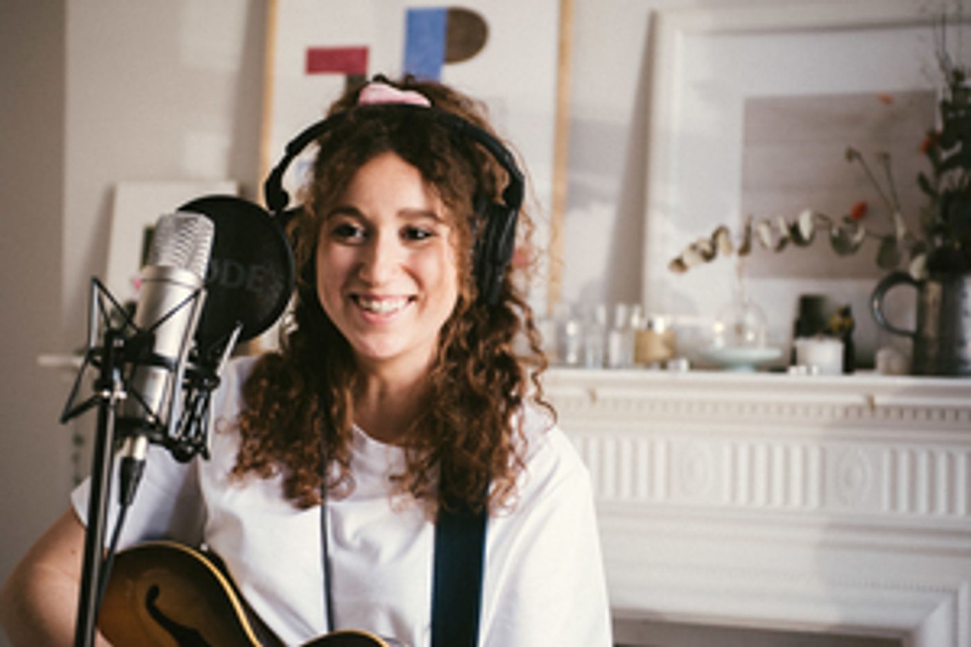 Marie Naffah Shares Acoustic Video for New Single 'The Cage'  Image