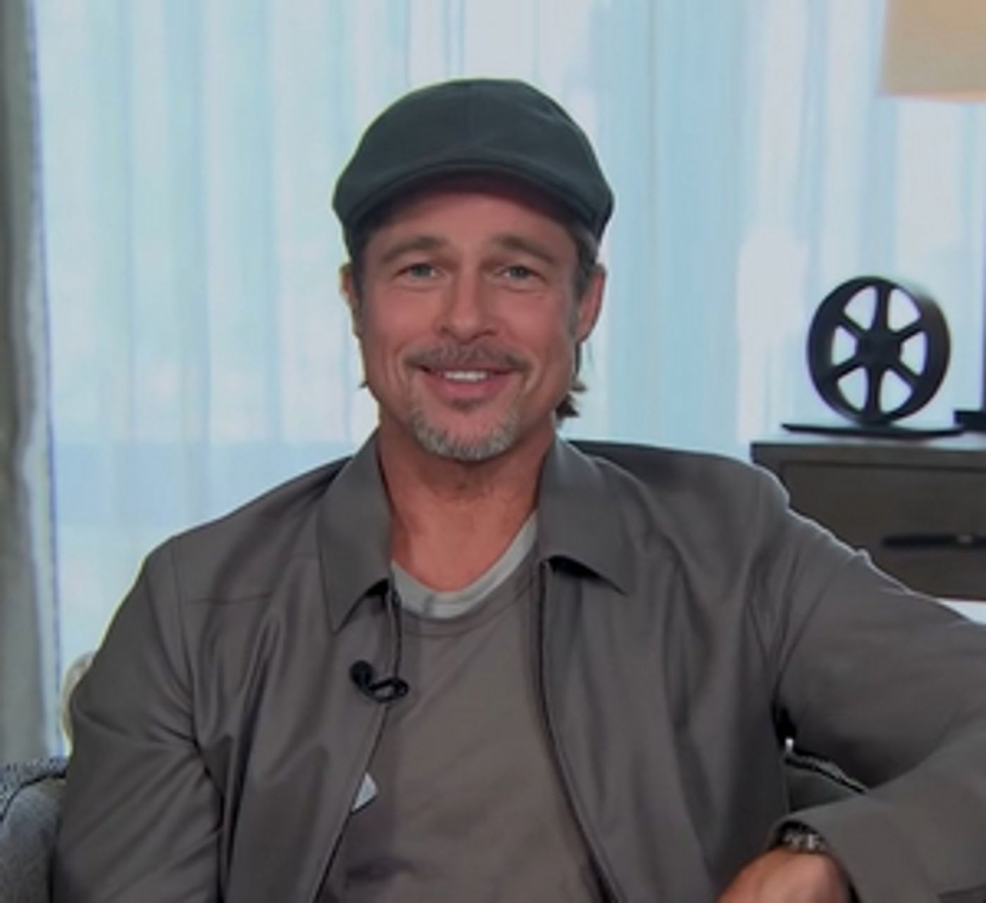 Brad Pitt and Jimmy Kimmel Join FAST TIMES AT RIDGEMONT HIGH Live Table Read  Image