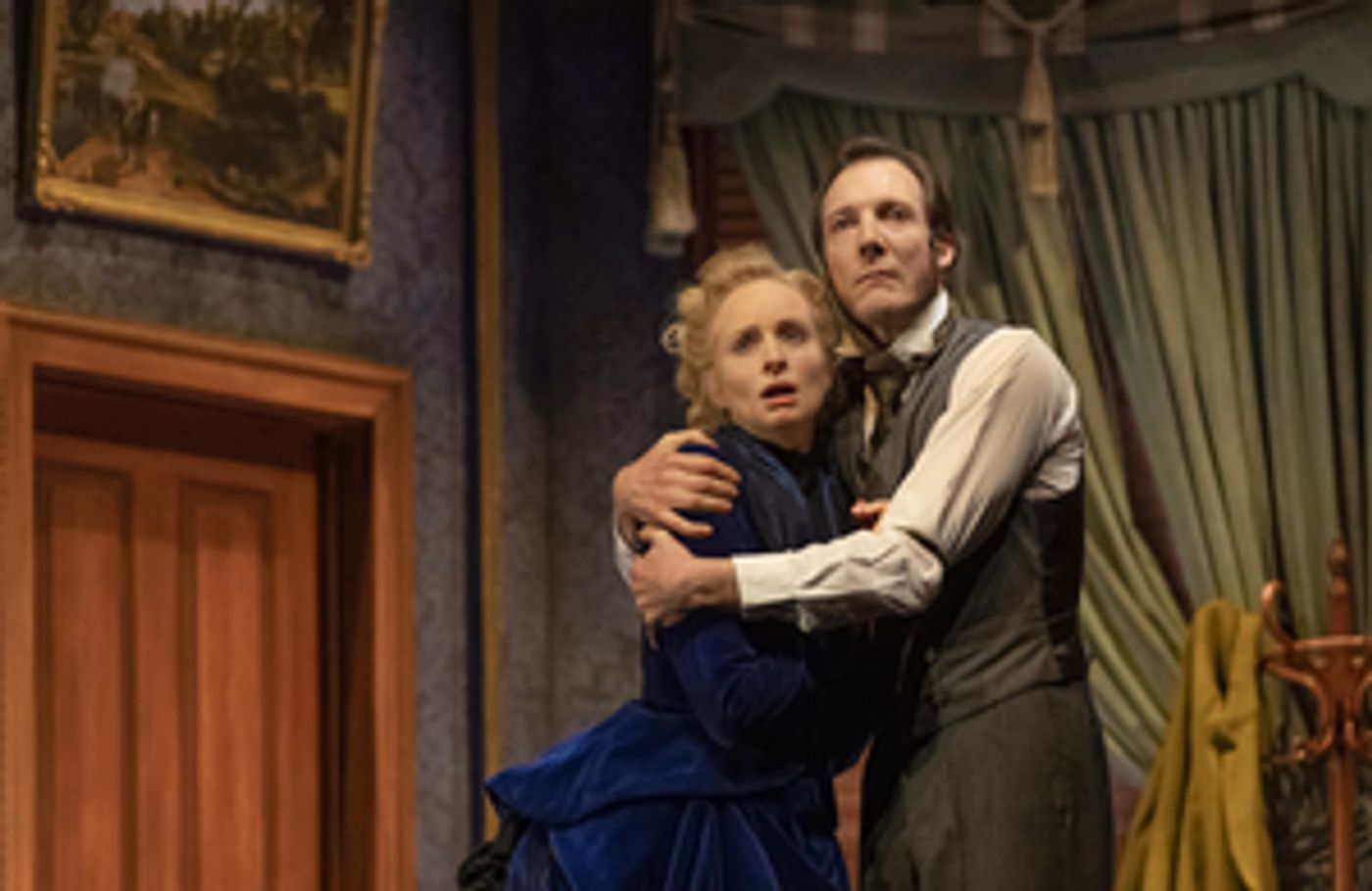 Review: GASLIGHT at Her Majesty's Theatre  Image