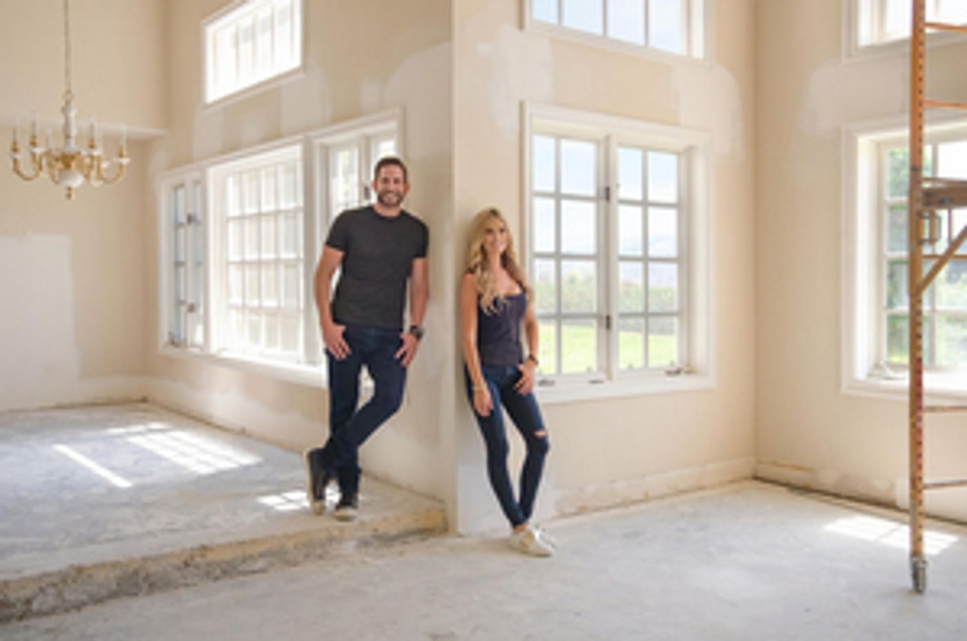 Tarek El Moussa & Christina Anstead Return for New Episodes of FLIP OR FLOP Tarek El Moussa & Christina Anstead Return for New Episodes of FLIP OR FLOP Image