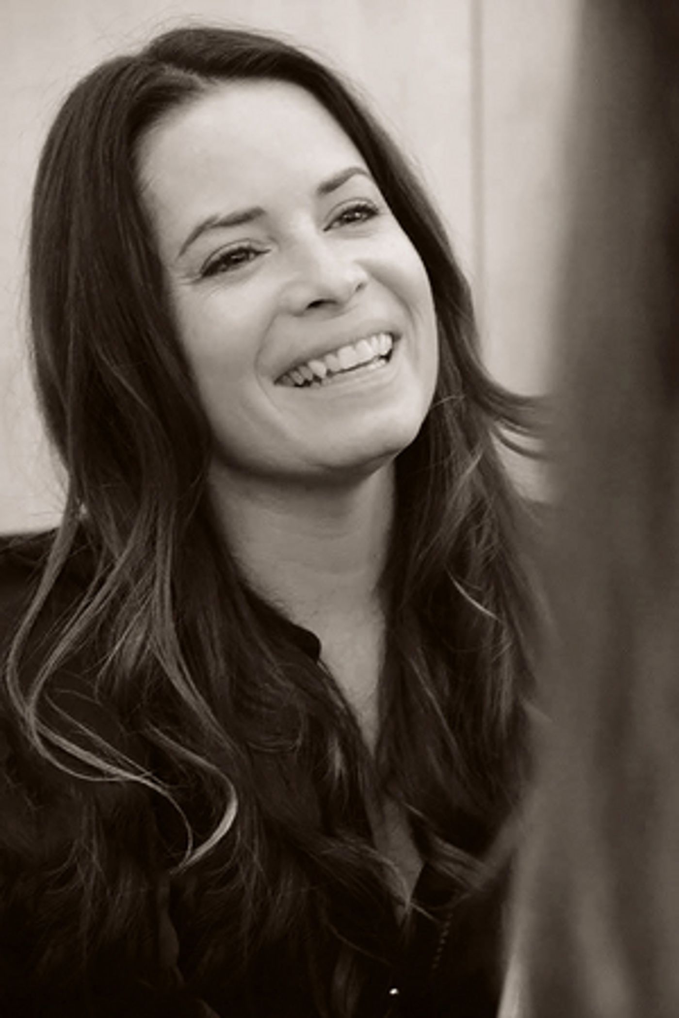 Interview: Lesley Fera on Creating the PRETTY LITTLE WINE MOMS Podcast  Image