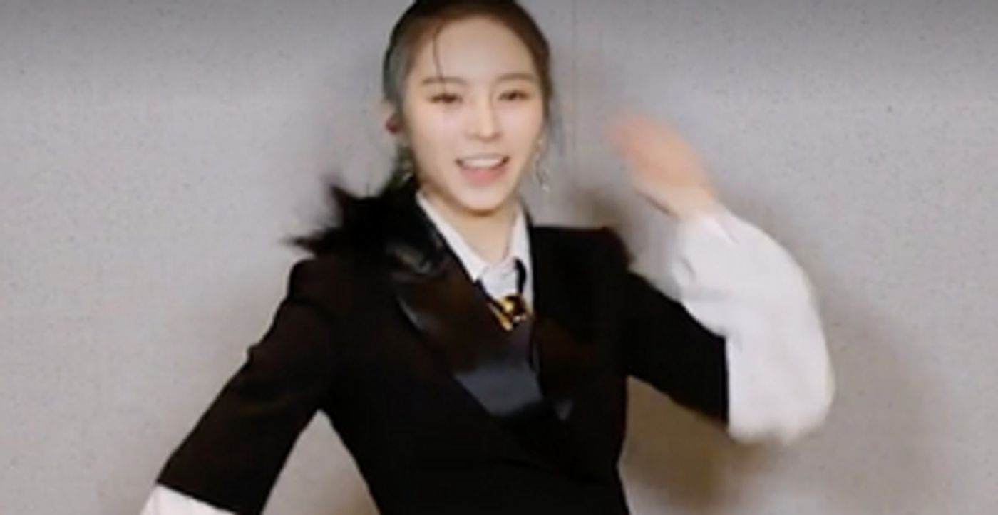 VIDEO: K-Pop Group CLC Does the TikTok Dance to Their Song 'Helicopter' VIDEO: K-Pop Group CLC Does the TikTok Dance to Their Song 'Helicopter' Image