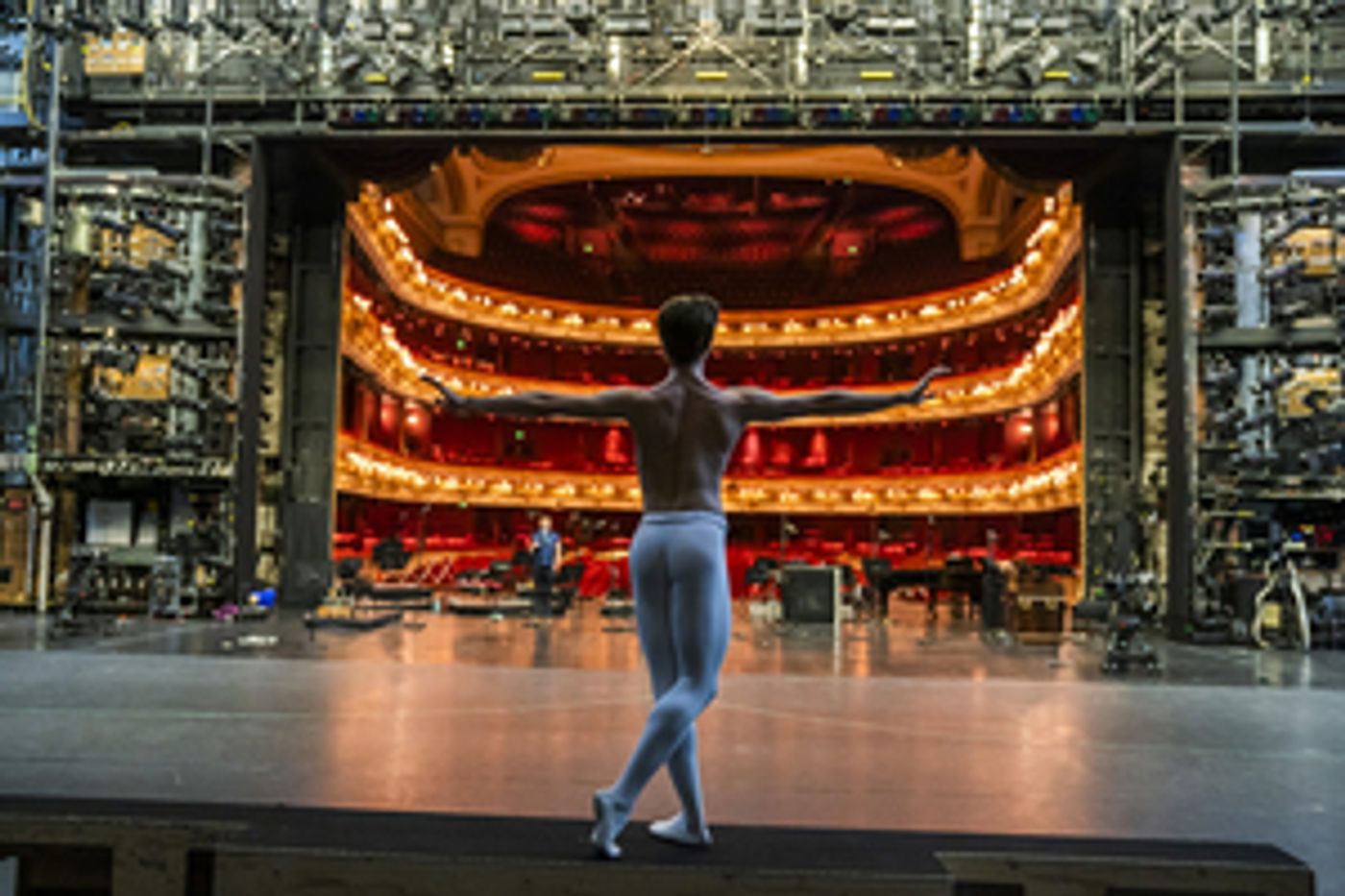 Royal Ballet Returns With BACK ON STAGE  Image