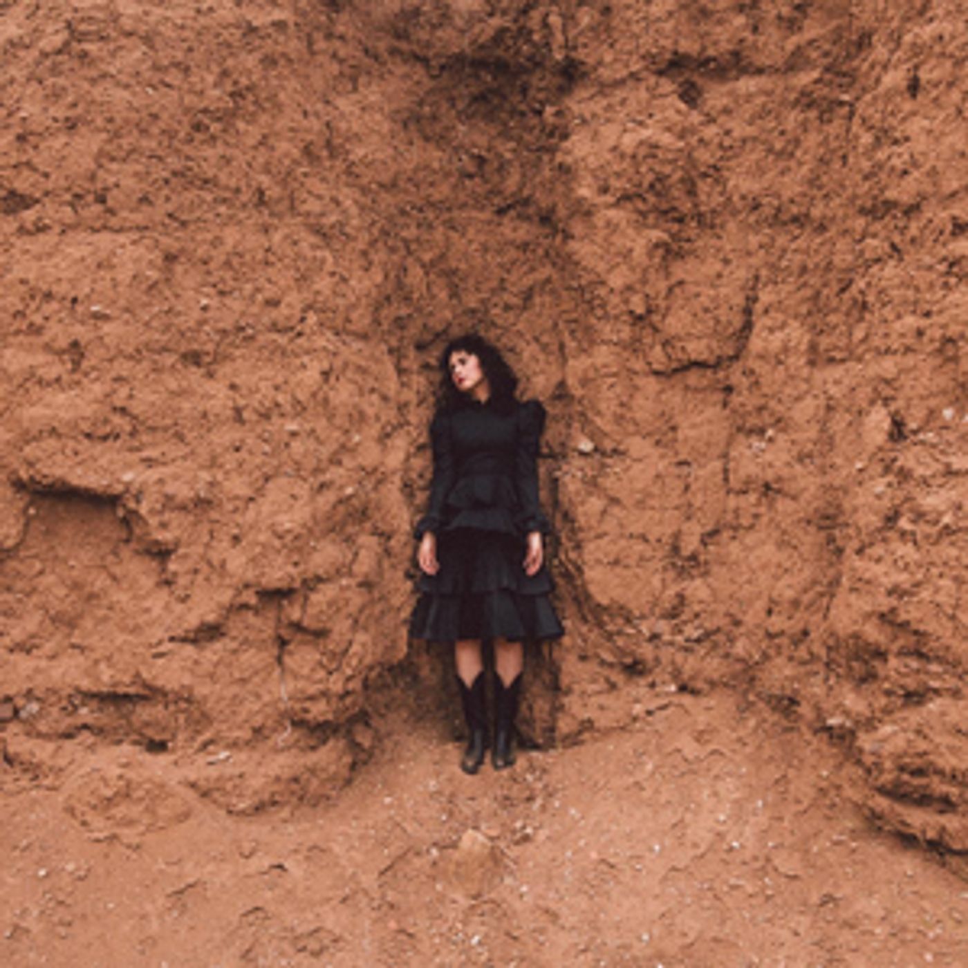 CAMÍNA Shares Operatic Latin Trip-Hop Political Anthem 'Se Puede' CAMÍNA Shares Operatic Latin Trip-Hop Political Anthem 'Se Puede' Image