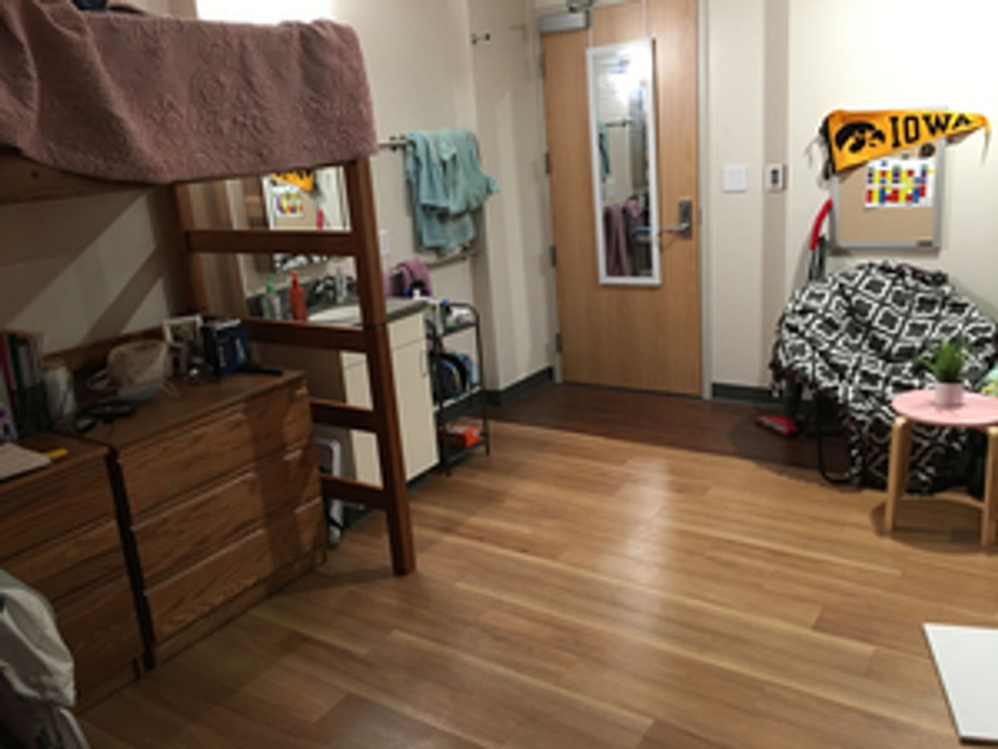 BWW Blog: Dorm Dance Days BWW Blog: Dorm Dance Days Image