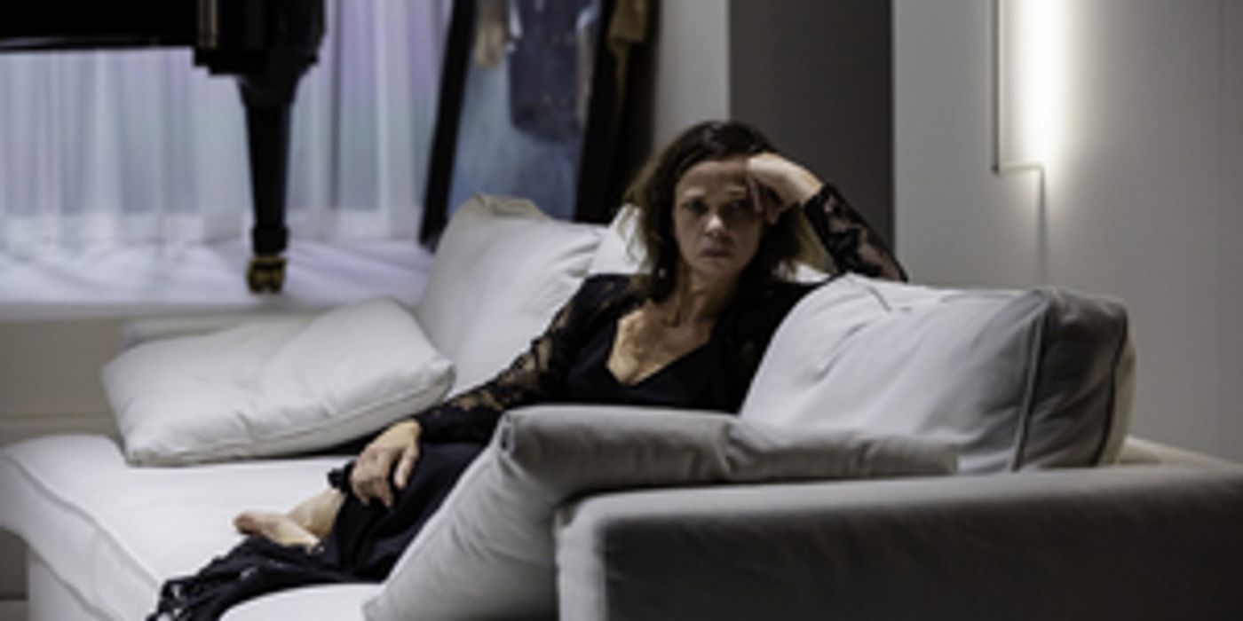 Review: HEDDA GABLER at Grand Théatre  Image