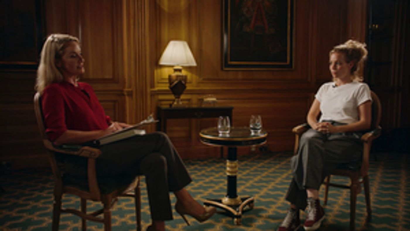 Review: WHAT A CARVE UP!, Online  Image