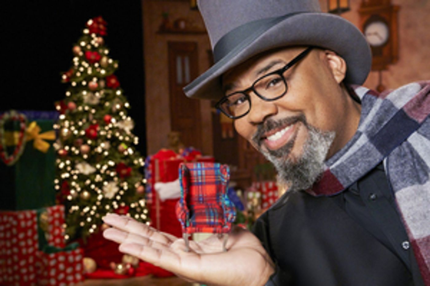 James Monroe Iglehart Shares Photos From BIGGEST LITTLE CHRISTMAS SHOWDOWN on HGTV  Image