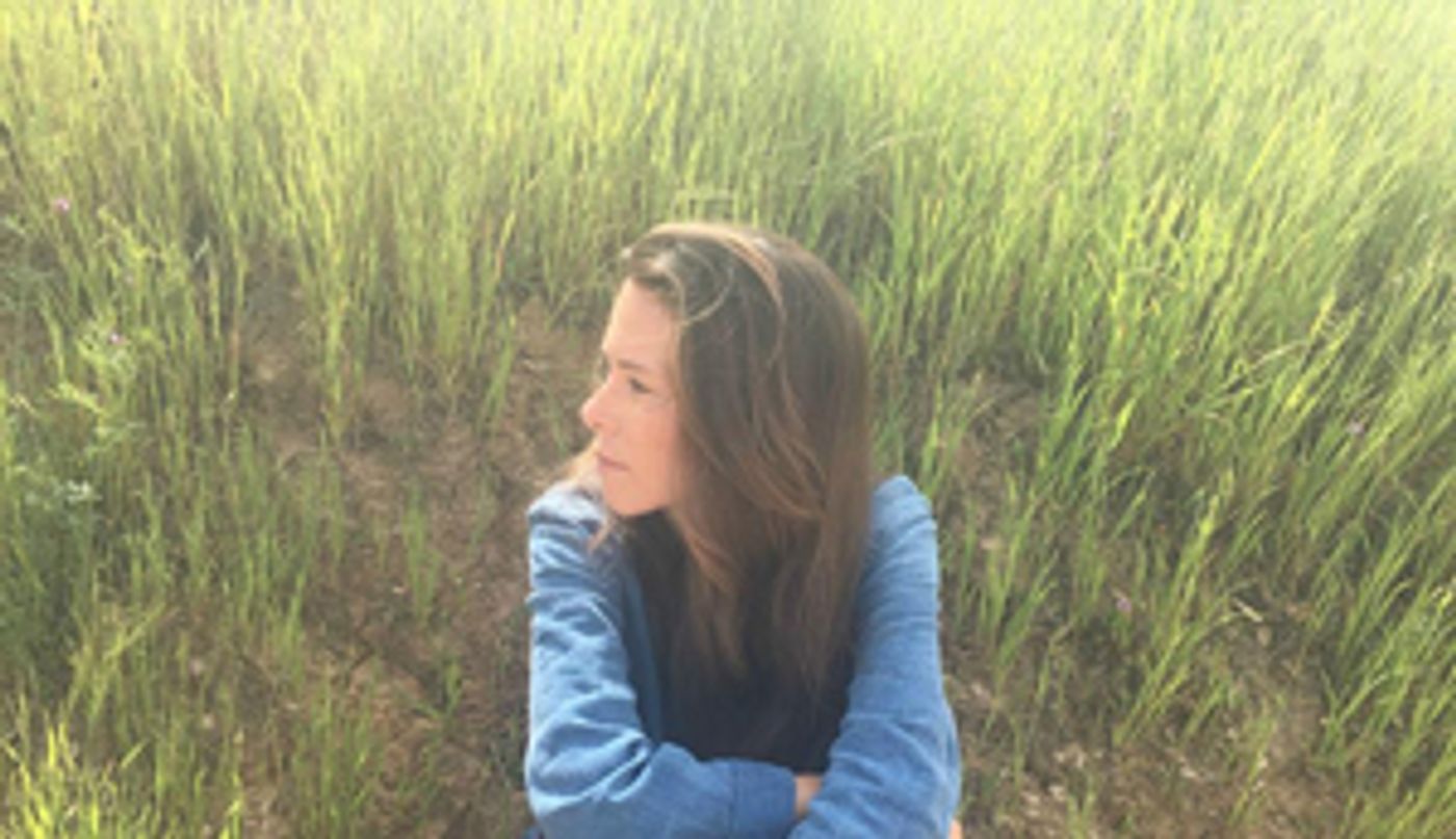 Sara Noelle Shares Cover of Judee Sill's 'Emerald River Dance'  Image