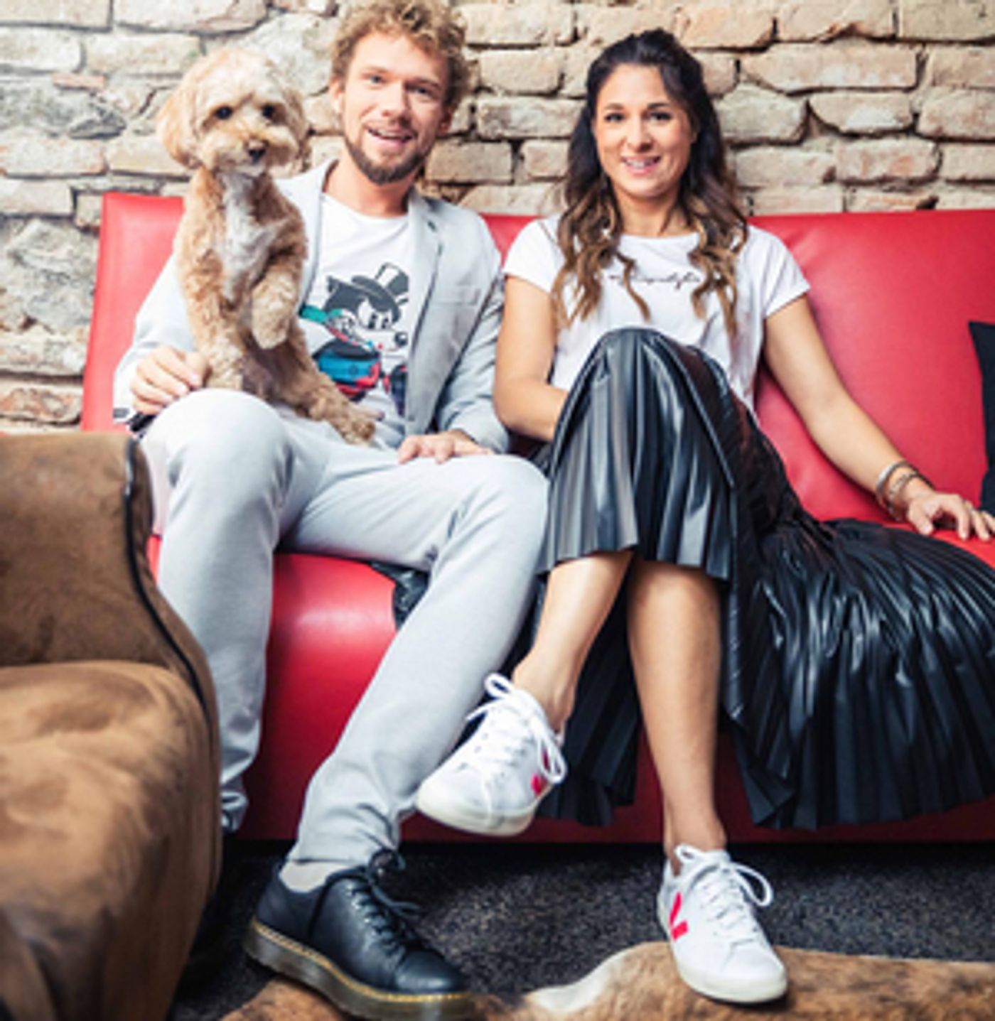 Feature: THE CLAIRVOYANTS Online with Thommy Ten, Amelie van Tass and their dog Mr. Koni Hundini  Image